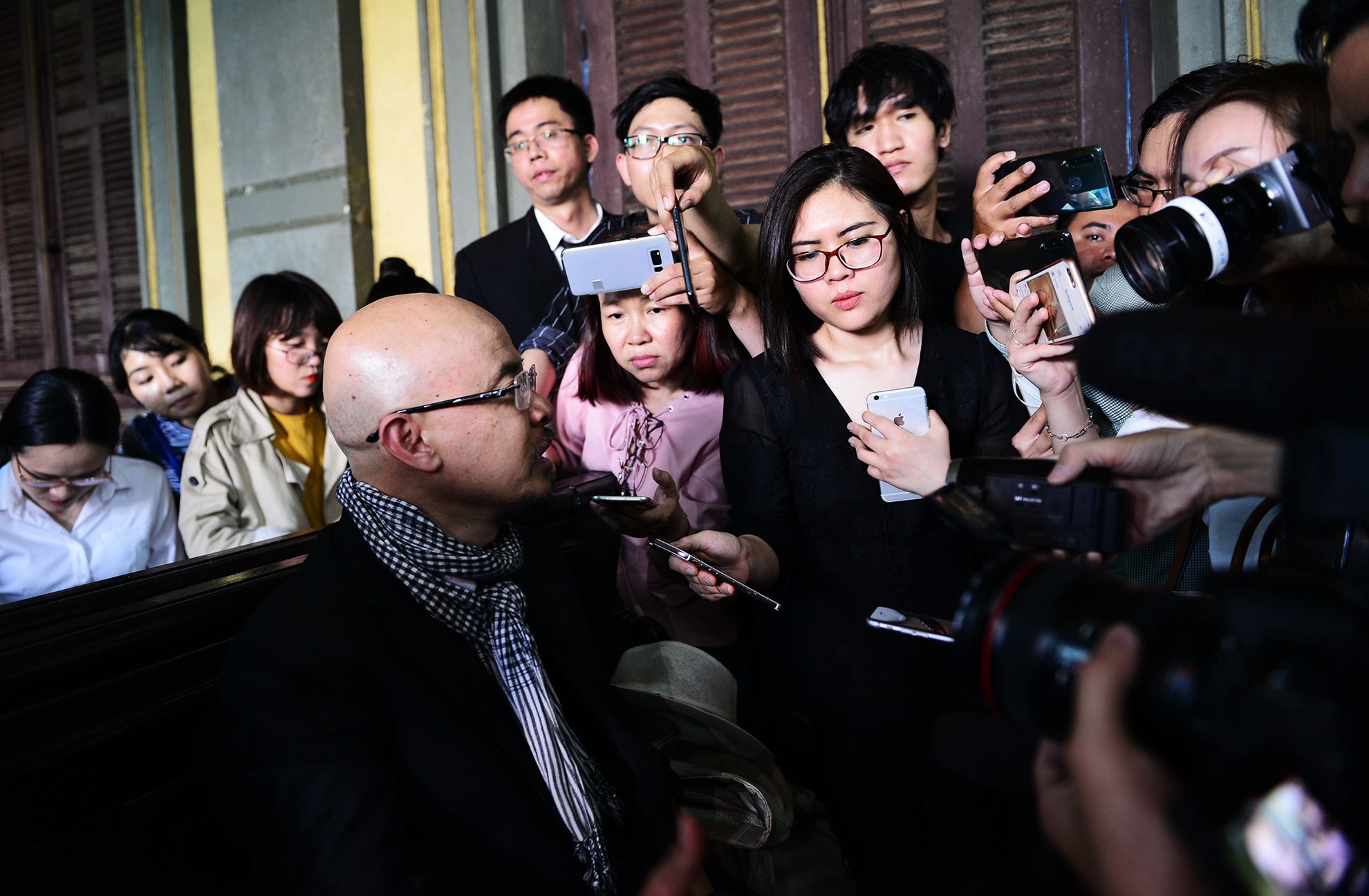 Vo chong 'vua' ca phe Trung Nguyen trong vong vay bao chi tai toa hinh anh