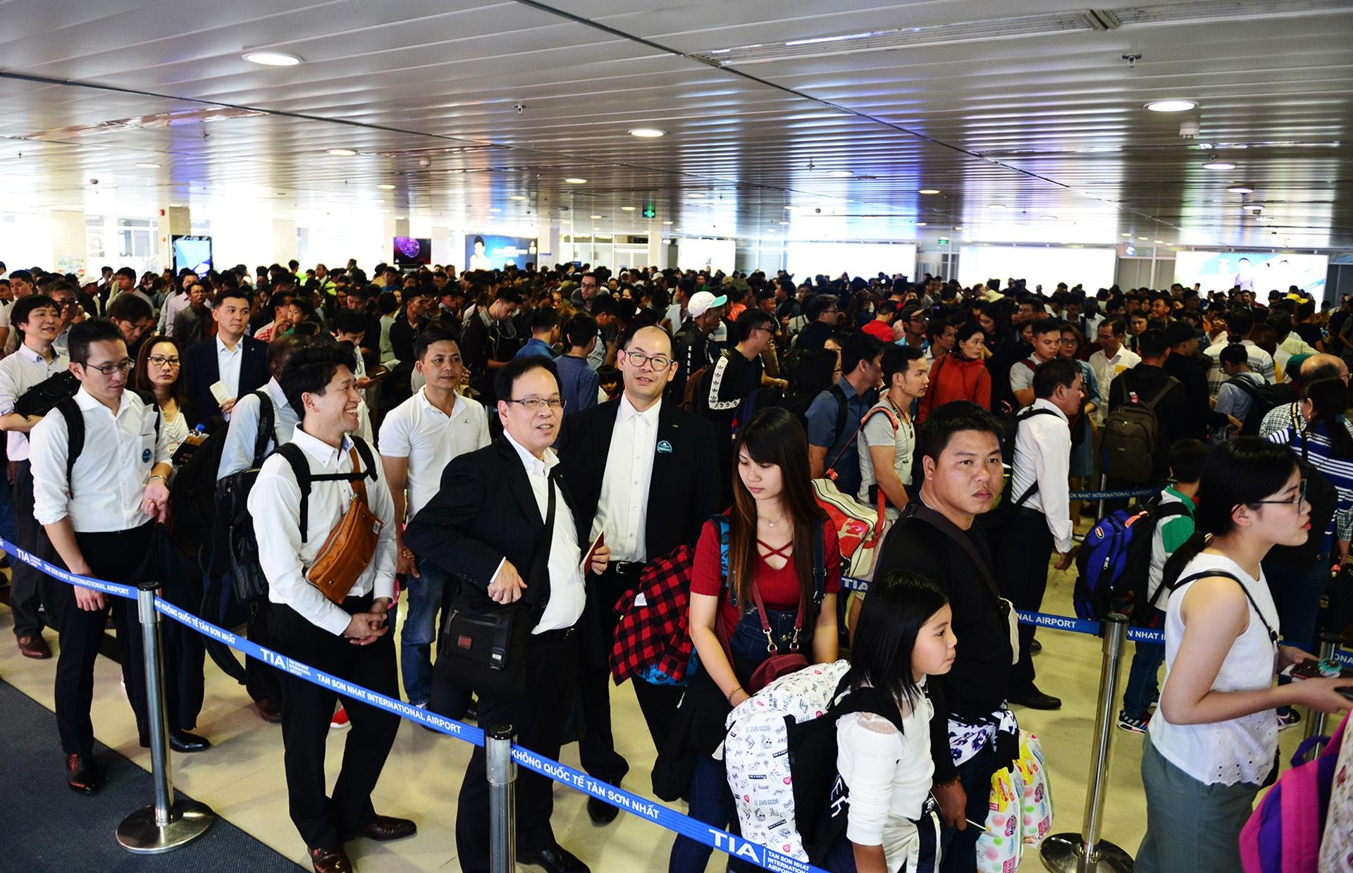 canh dong duc o san bay Tan Son Nhat anh 10