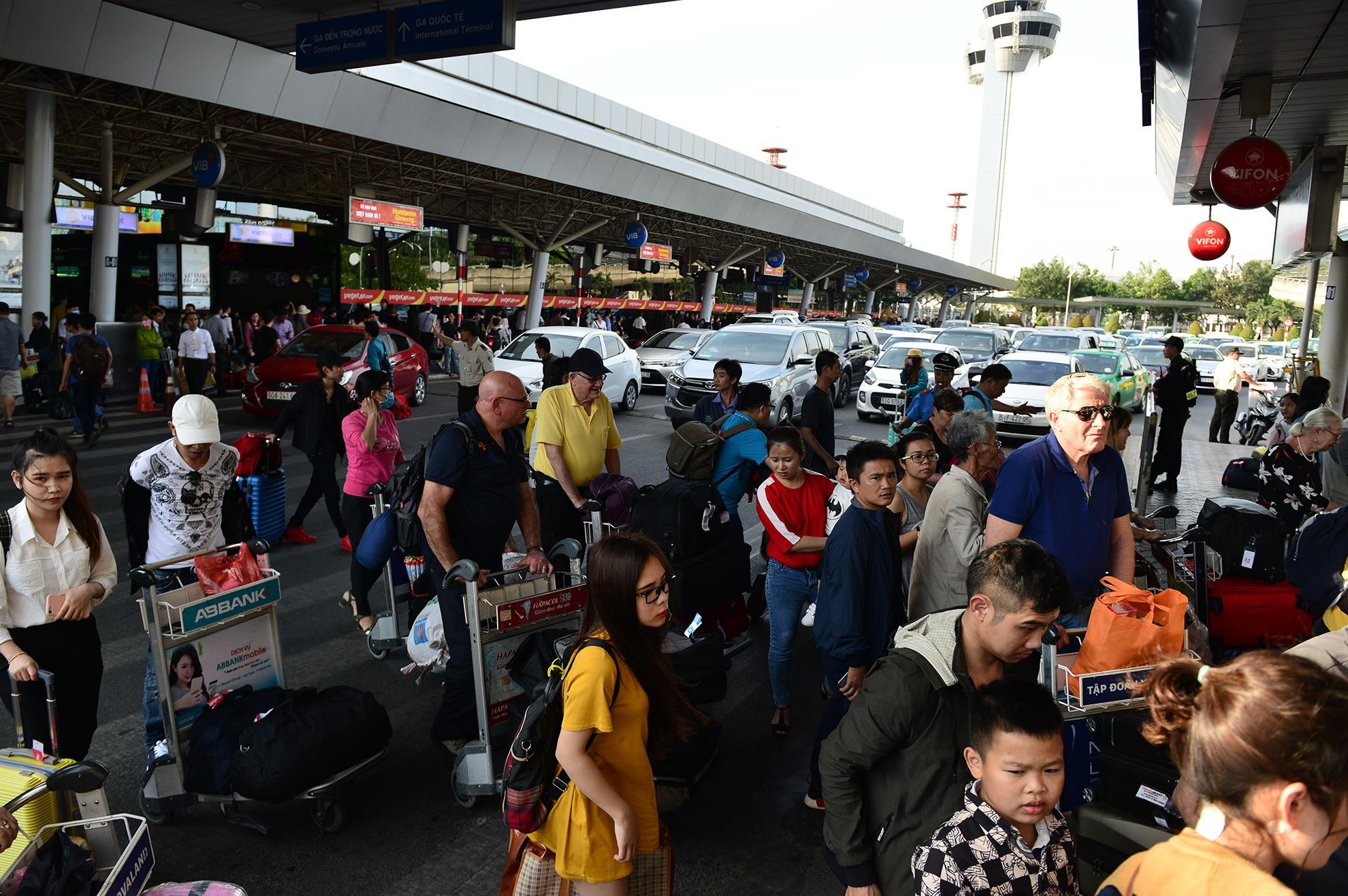 canh dong duc o san bay Tan Son Nhat anh 3