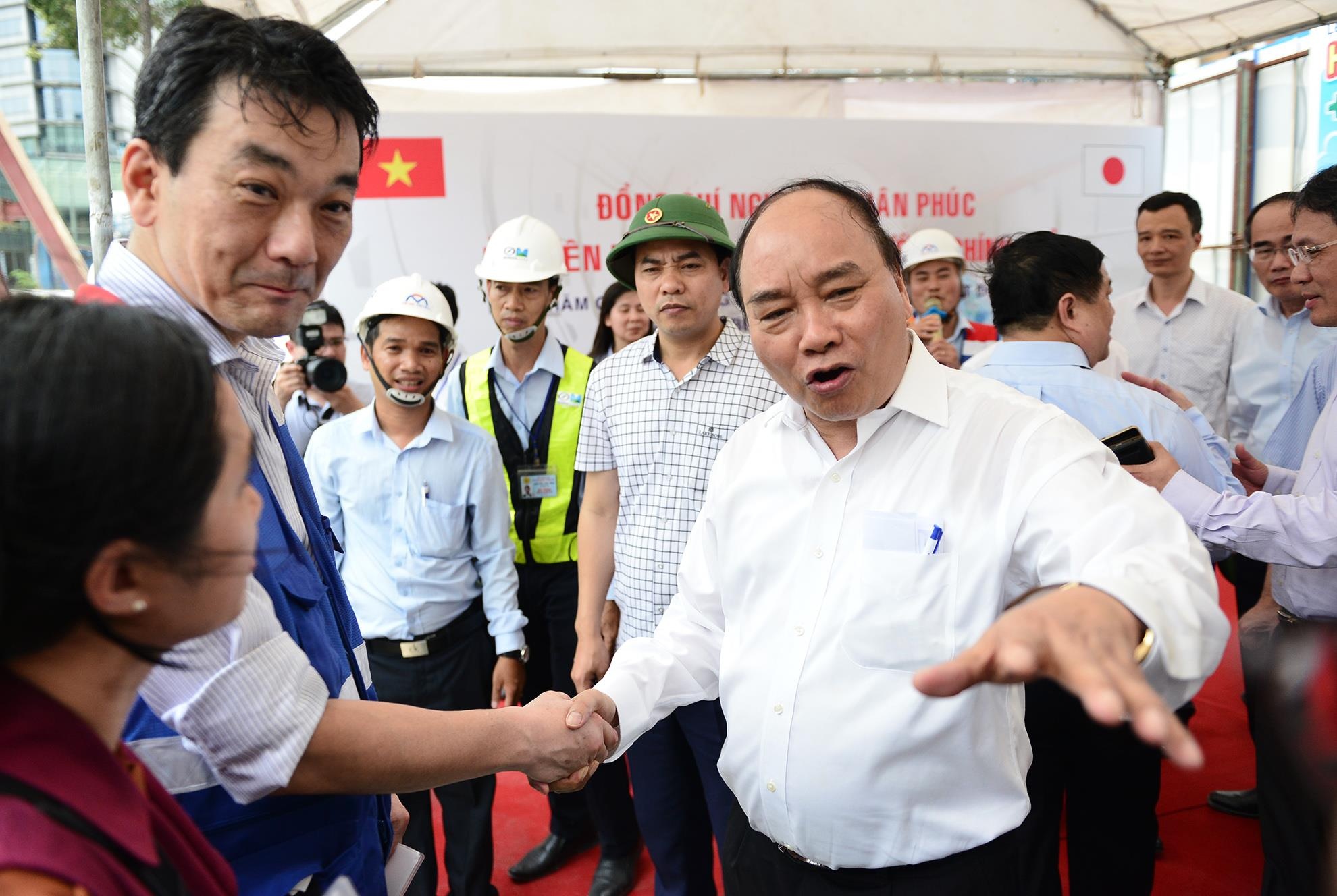 Thu tuong Nguyen Xuan Phuc thi sat metro so 1 anh 10