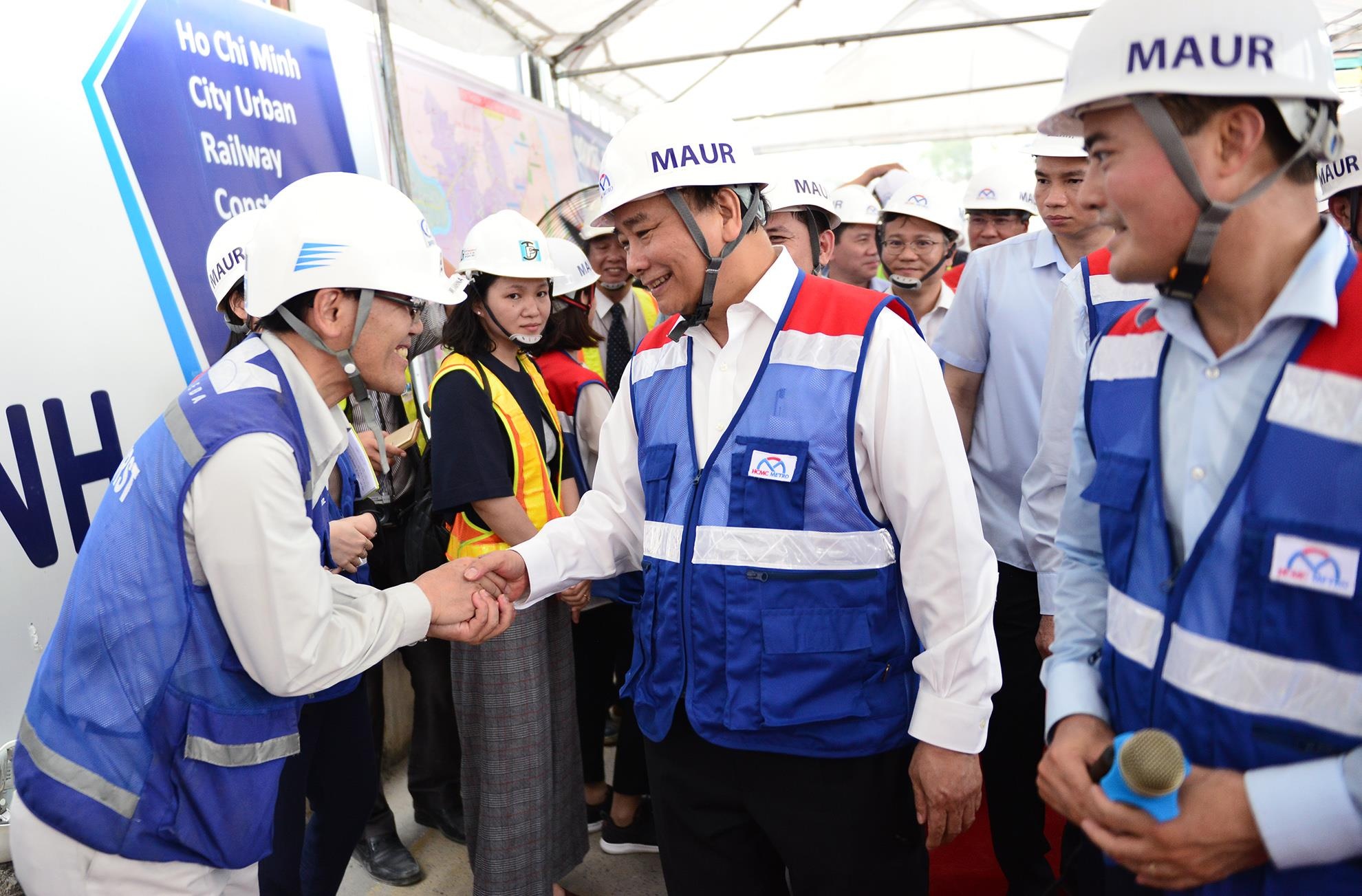 Thu tuong Nguyen Xuan Phuc thi sat metro so 1 anh 9