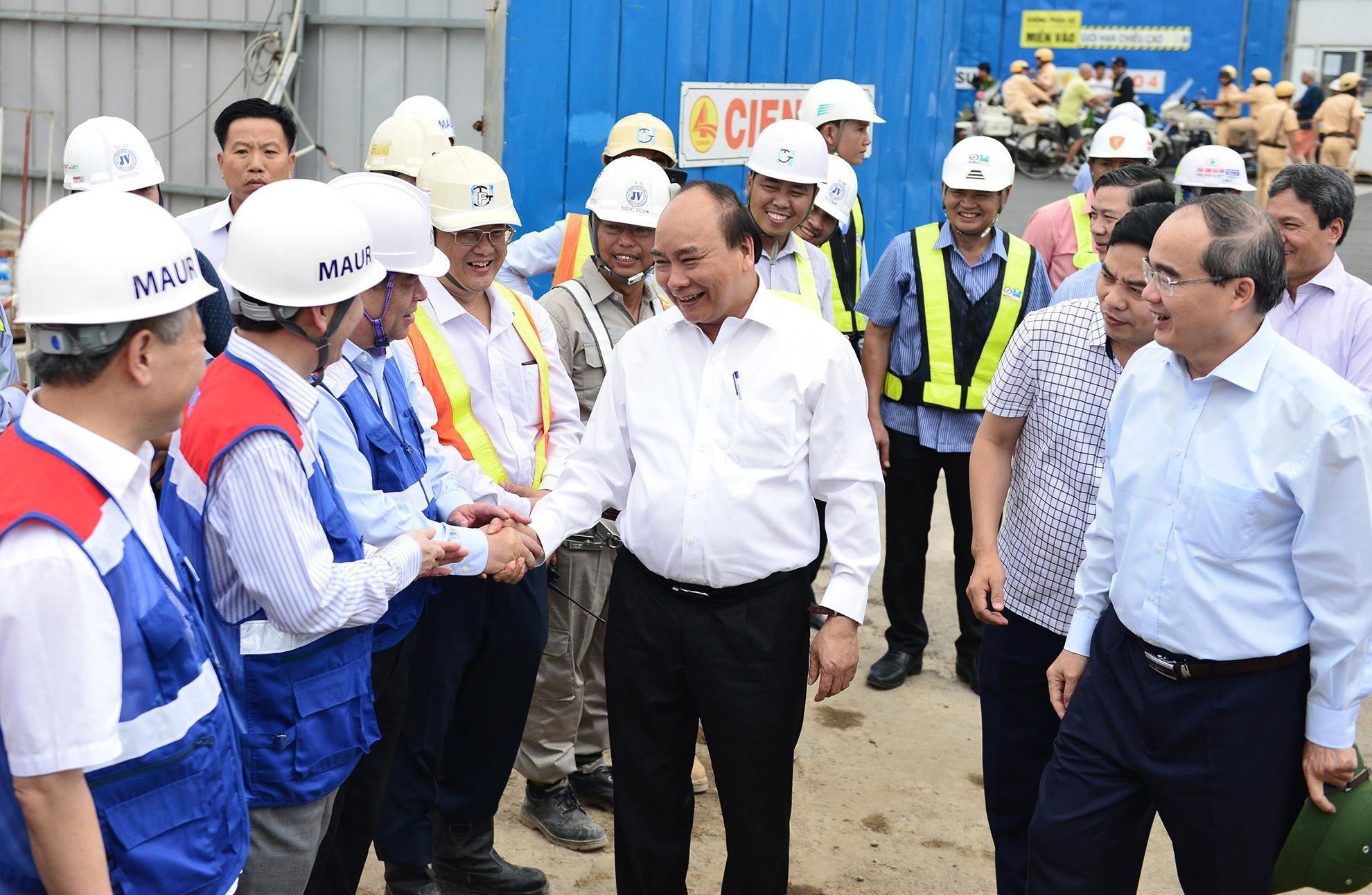 Thu tuong Nguyen Xuan Phuc thi sat metro so 1 anh 1