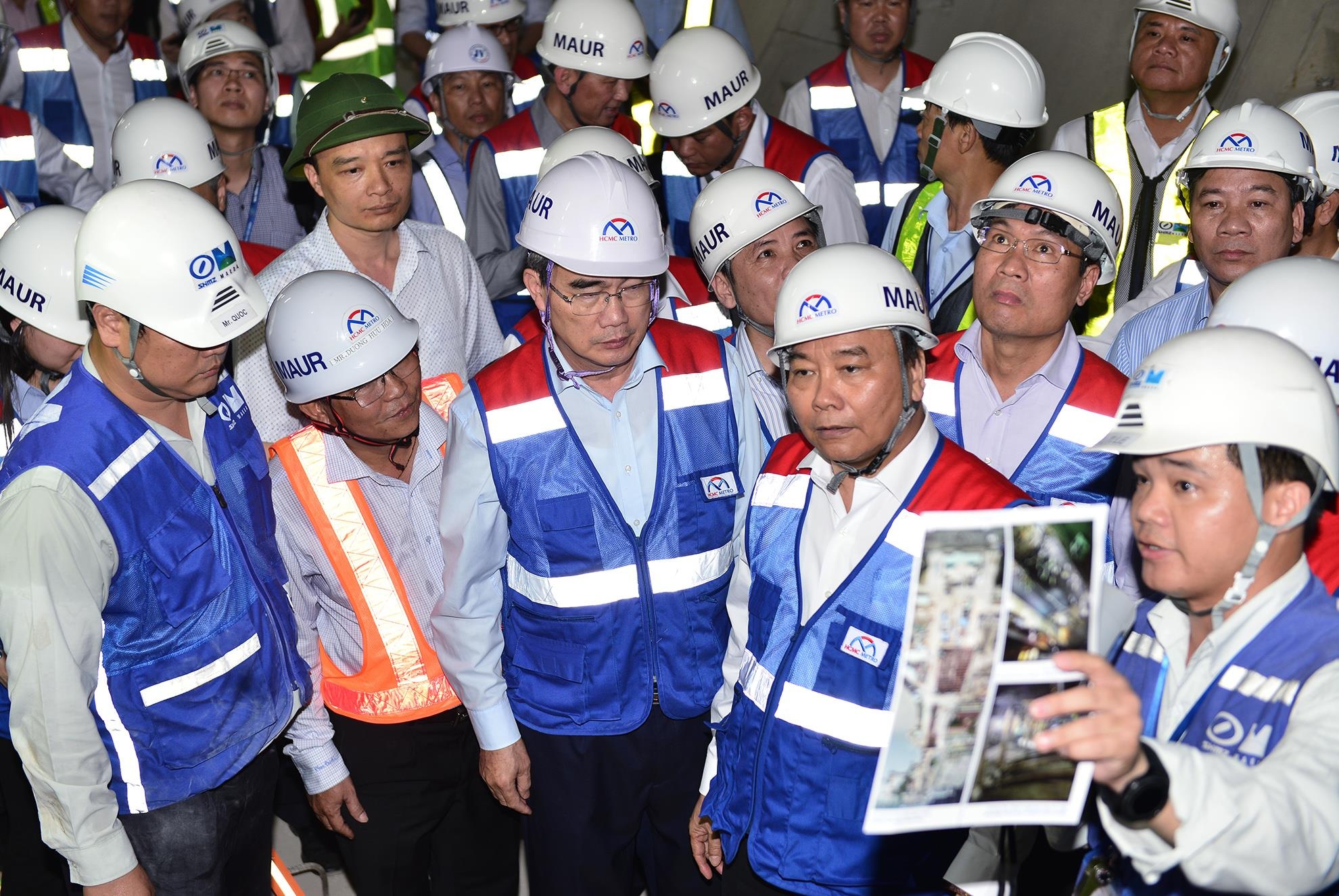 Thu tuong Nguyen Xuan Phuc thi sat metro so 1 anh 7