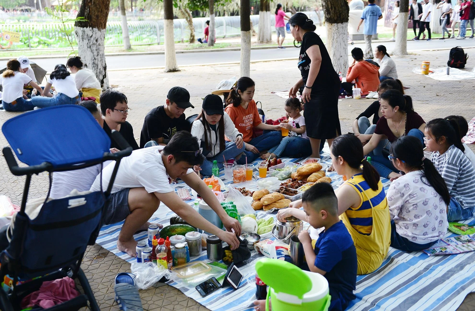 Nguoi Sai Gon vui choi ngay gio To Hung Vuong anh 11