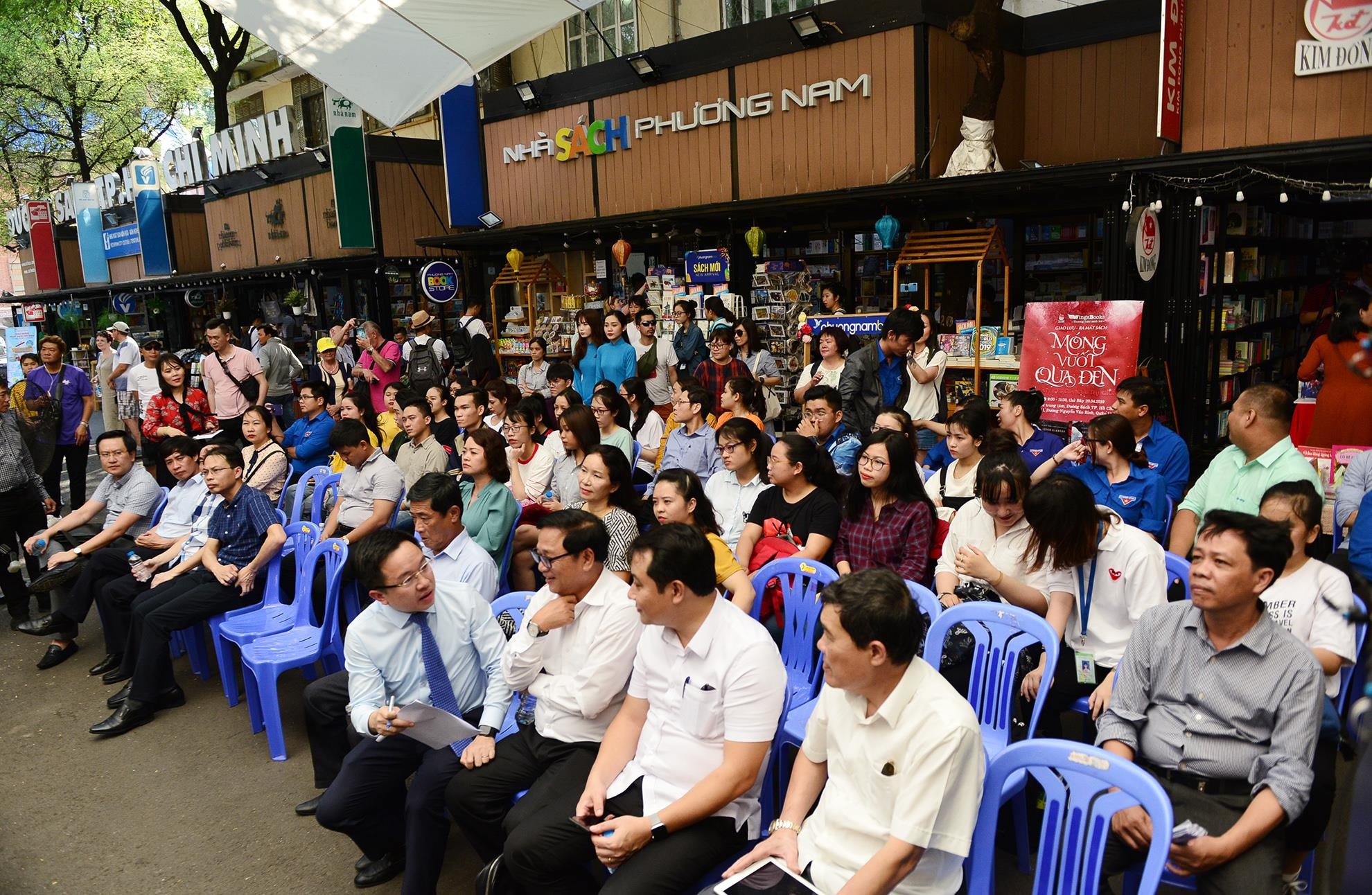 Ngay Sach Viet Nam lan 6 tai TP.HCM anh 2