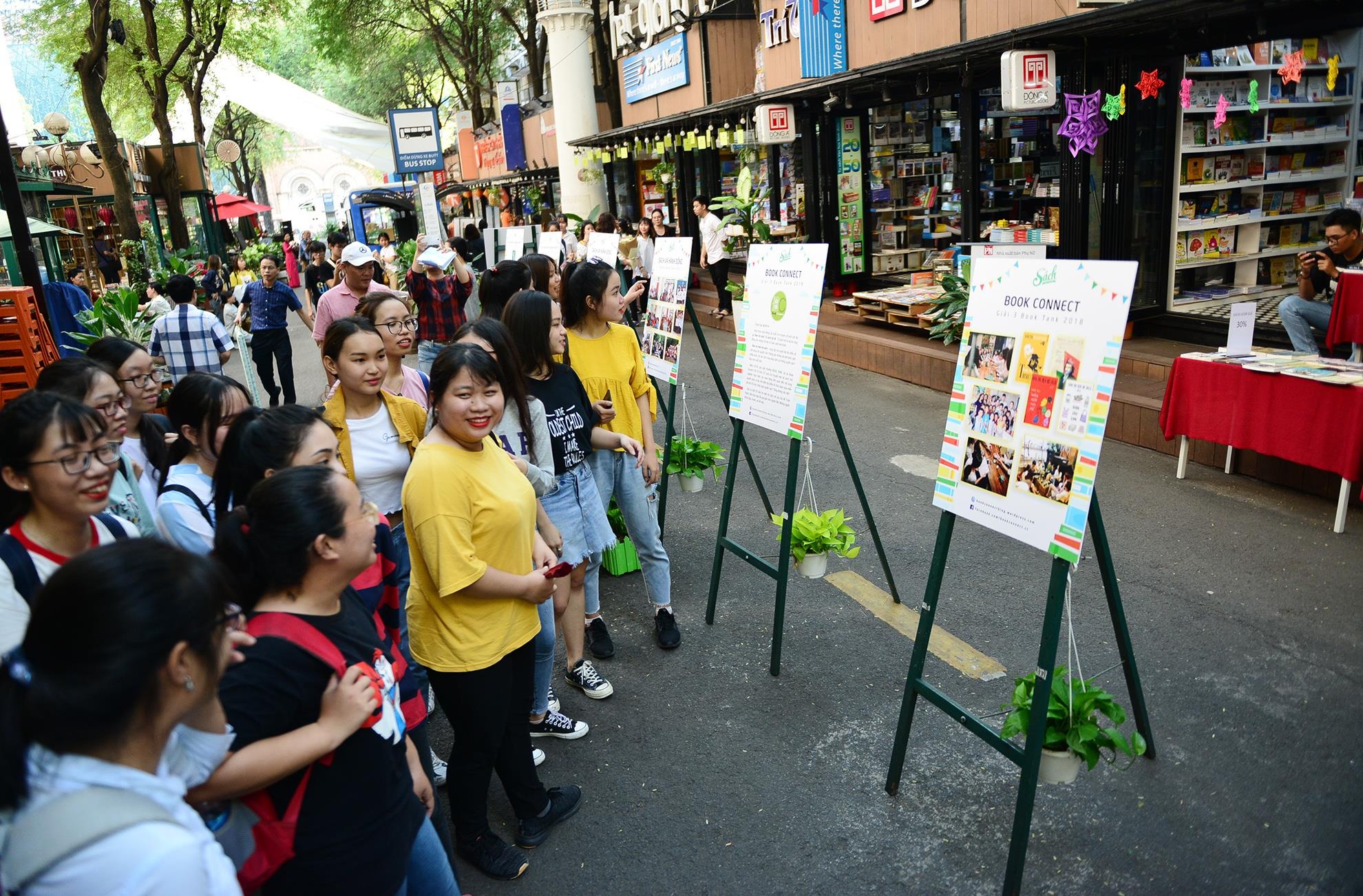 Ngay Sach Viet Nam lan 6 tai TP.HCM anh 7