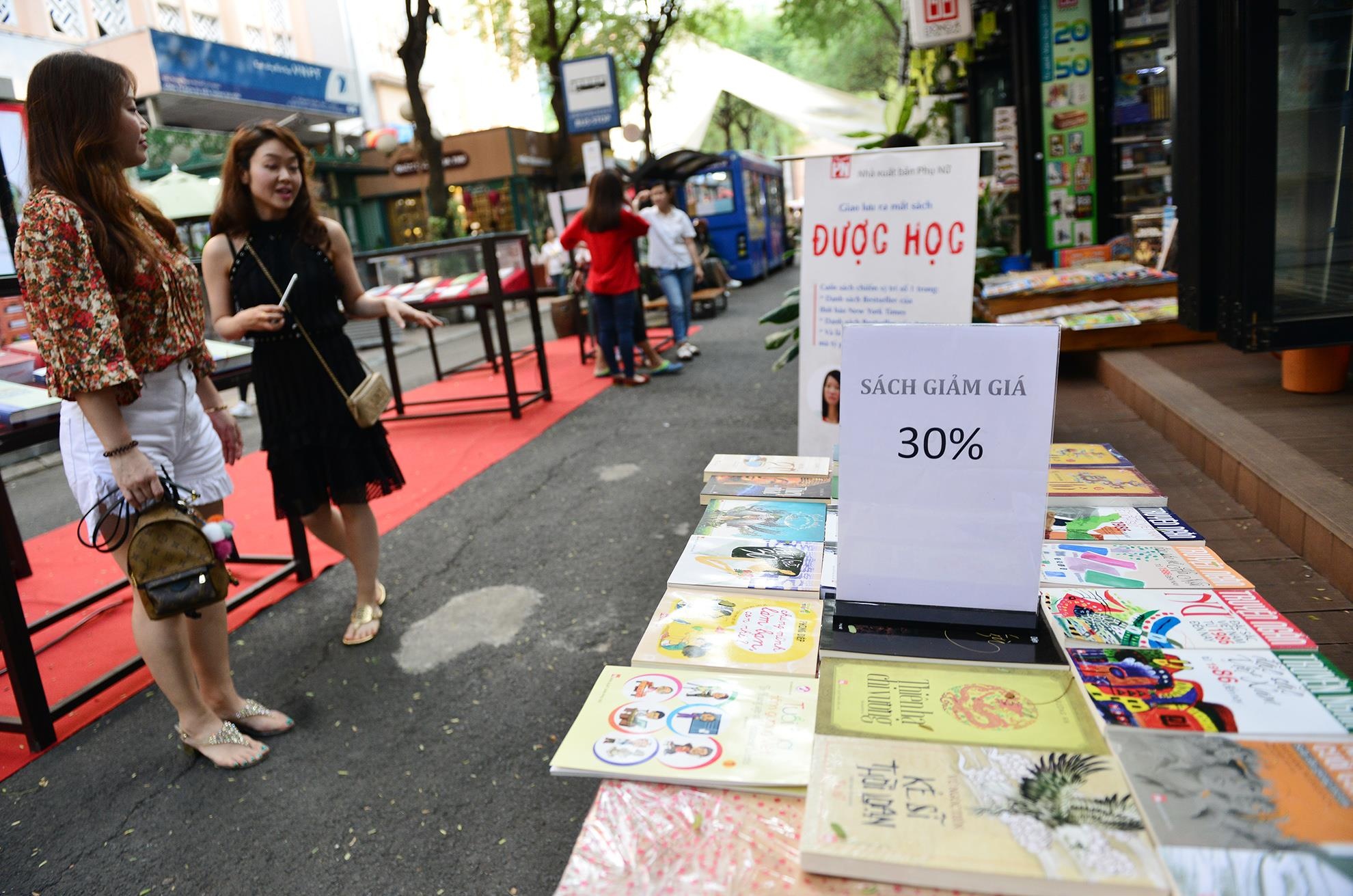 Duong sach TP.HCM anh 10