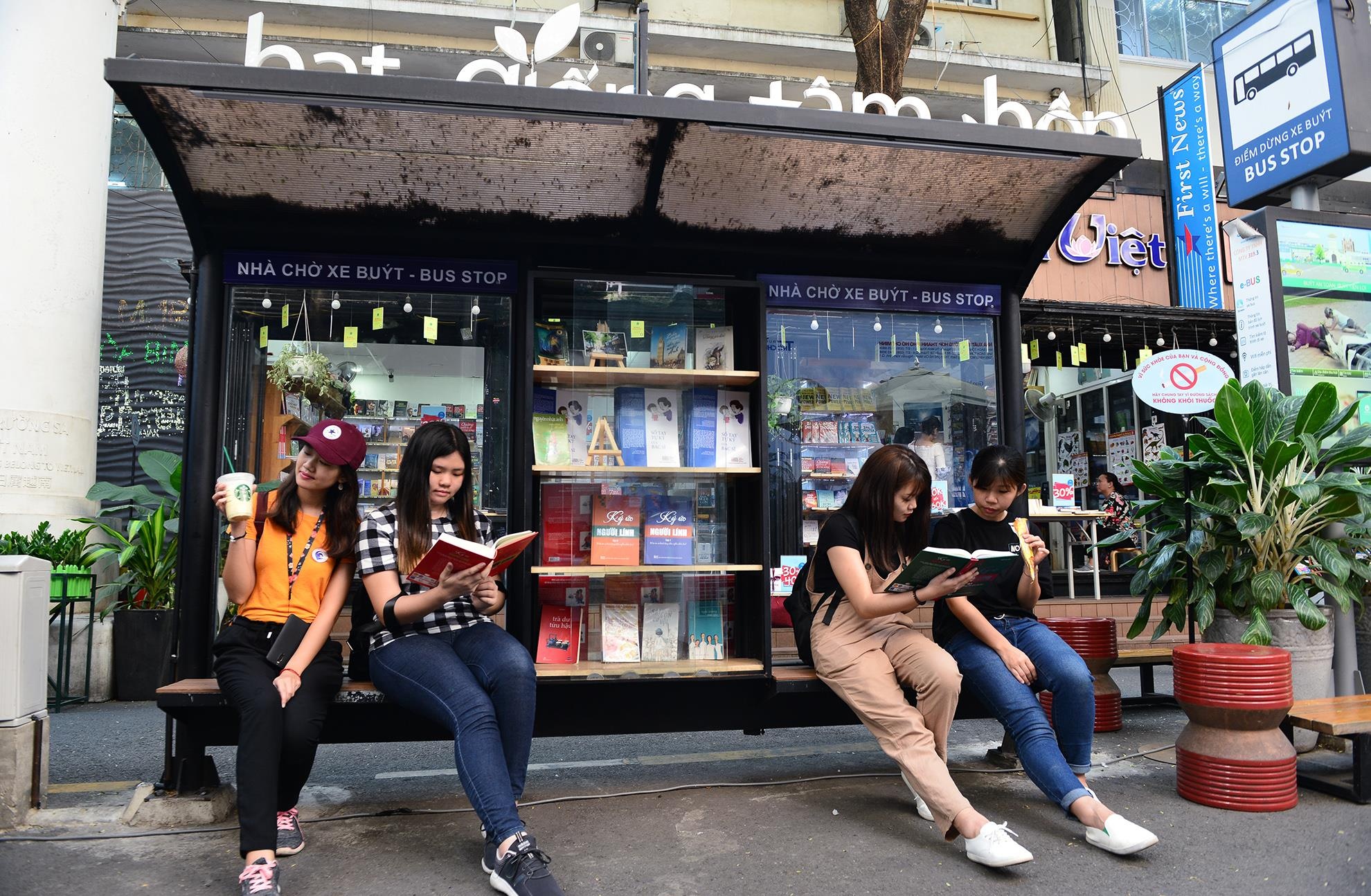 Duong sach TP.HCM anh 13