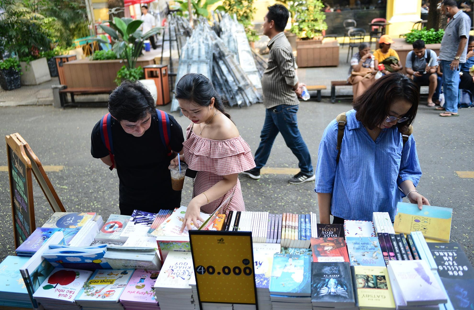 Duong sach TP.HCM anh 3