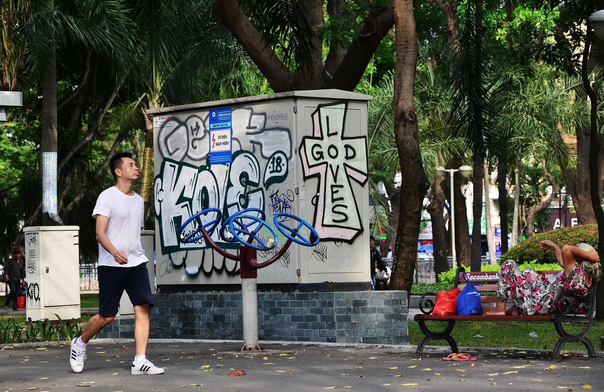 Cong vien o Sai Gon can thoi diem phai di doi anh 16