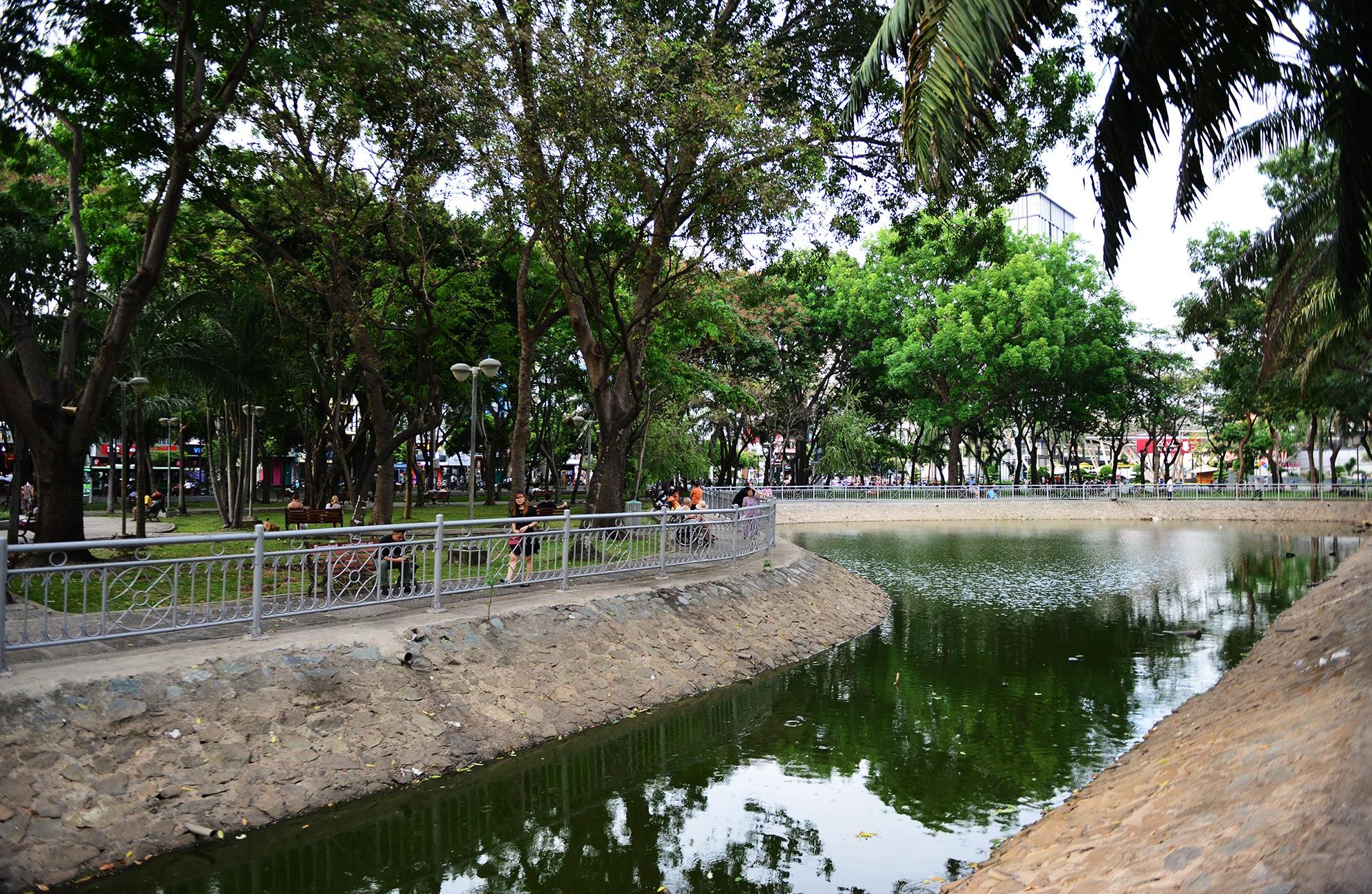 Cong vien o Sai Gon can thoi diem phai di doi anh 4