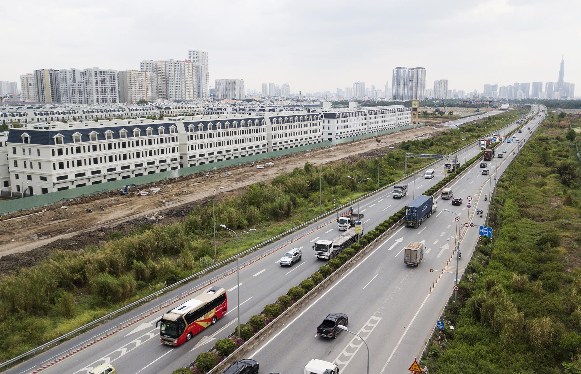 Chung cu chen nhau ben 4 km cao toc o Sai Gon anh 2