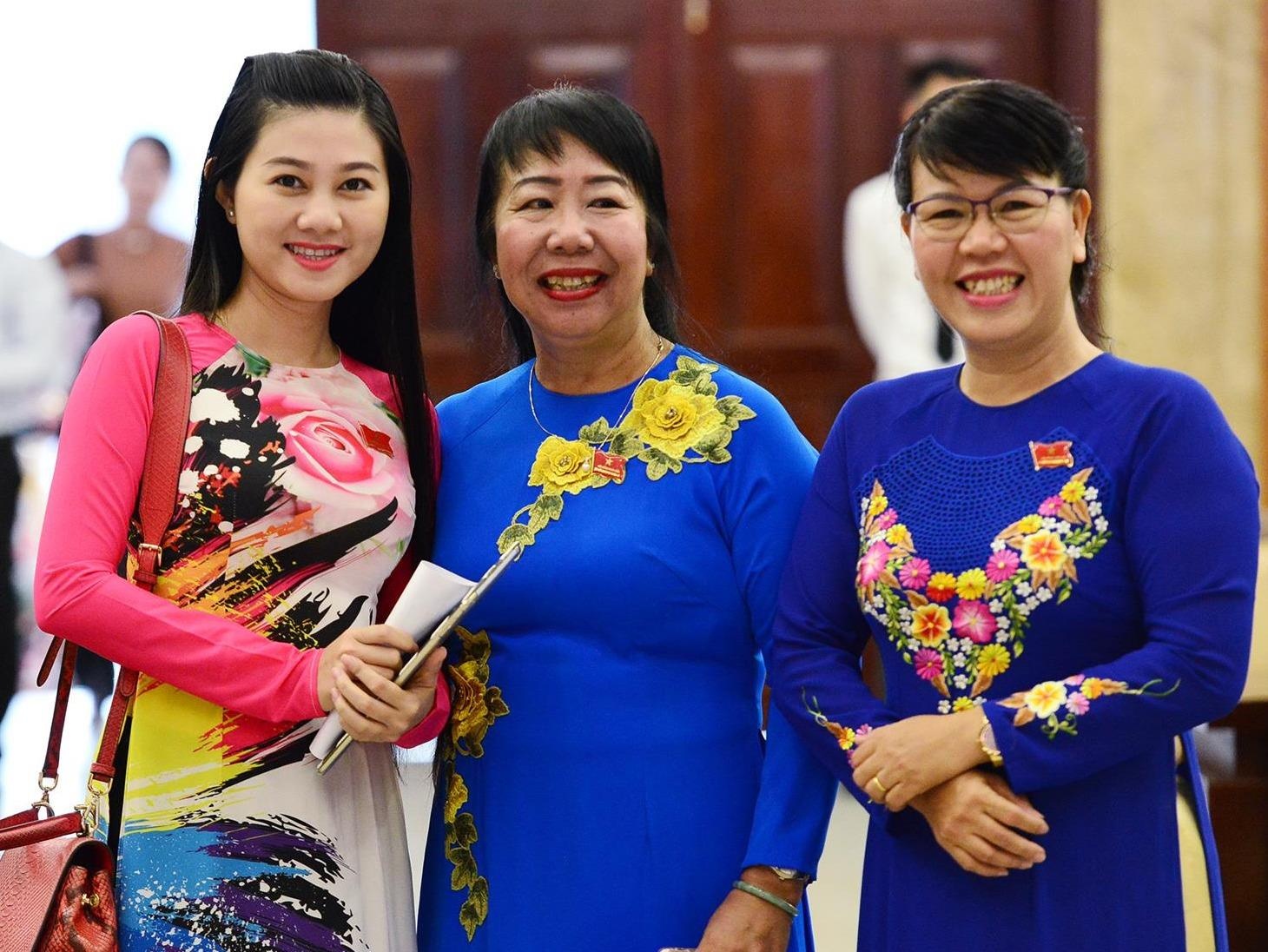 Dai bieu HDND TP.HCM trong ngay khai mac 'ky hop khong giay' hinh anh