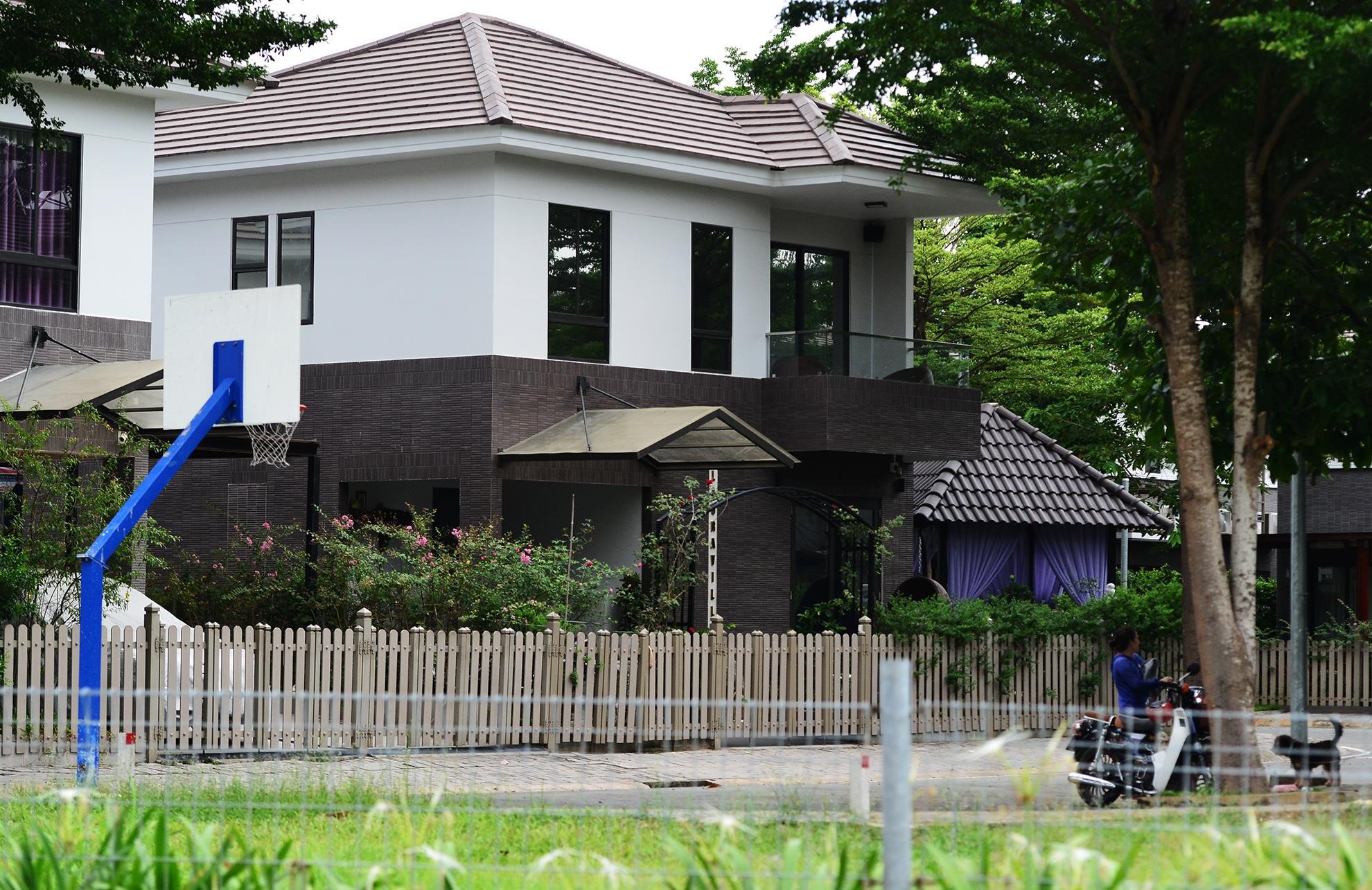 khu biet thu noi ca si Nhat Kim Anh bi trom anh 15