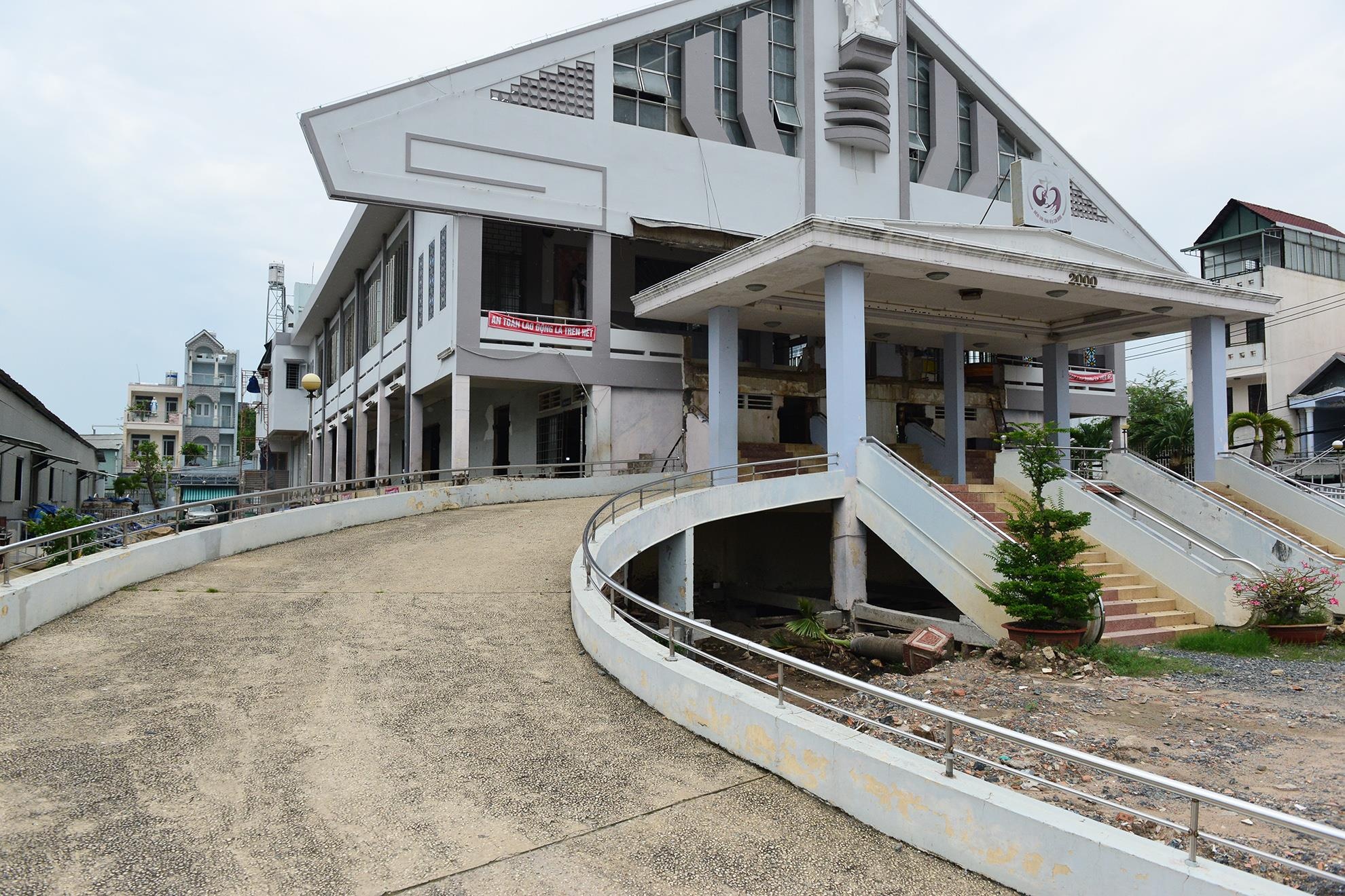 Than den nang nha tho len 2 m o Sai Gon anh 10