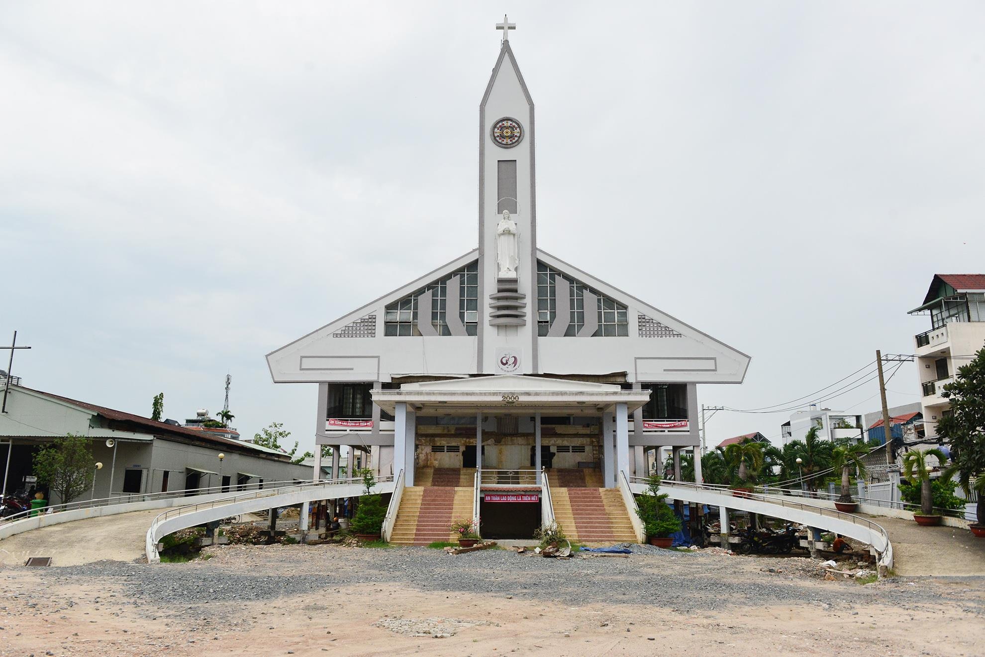 Than den nang nha tho len 2 m o Sai Gon anh 2