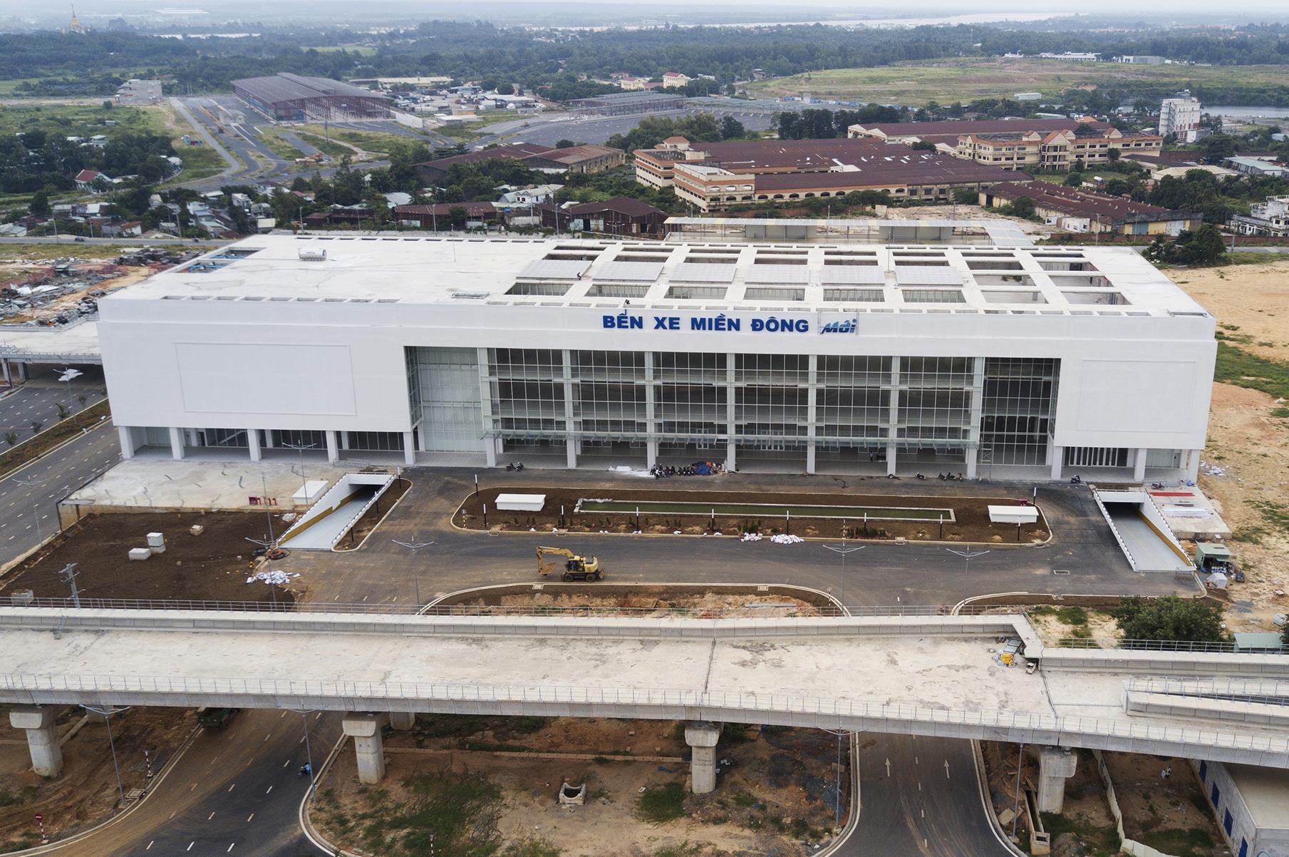 Toan canh khu phuc hop Ben xe mien Dong moi sap hoat dong hinh anh