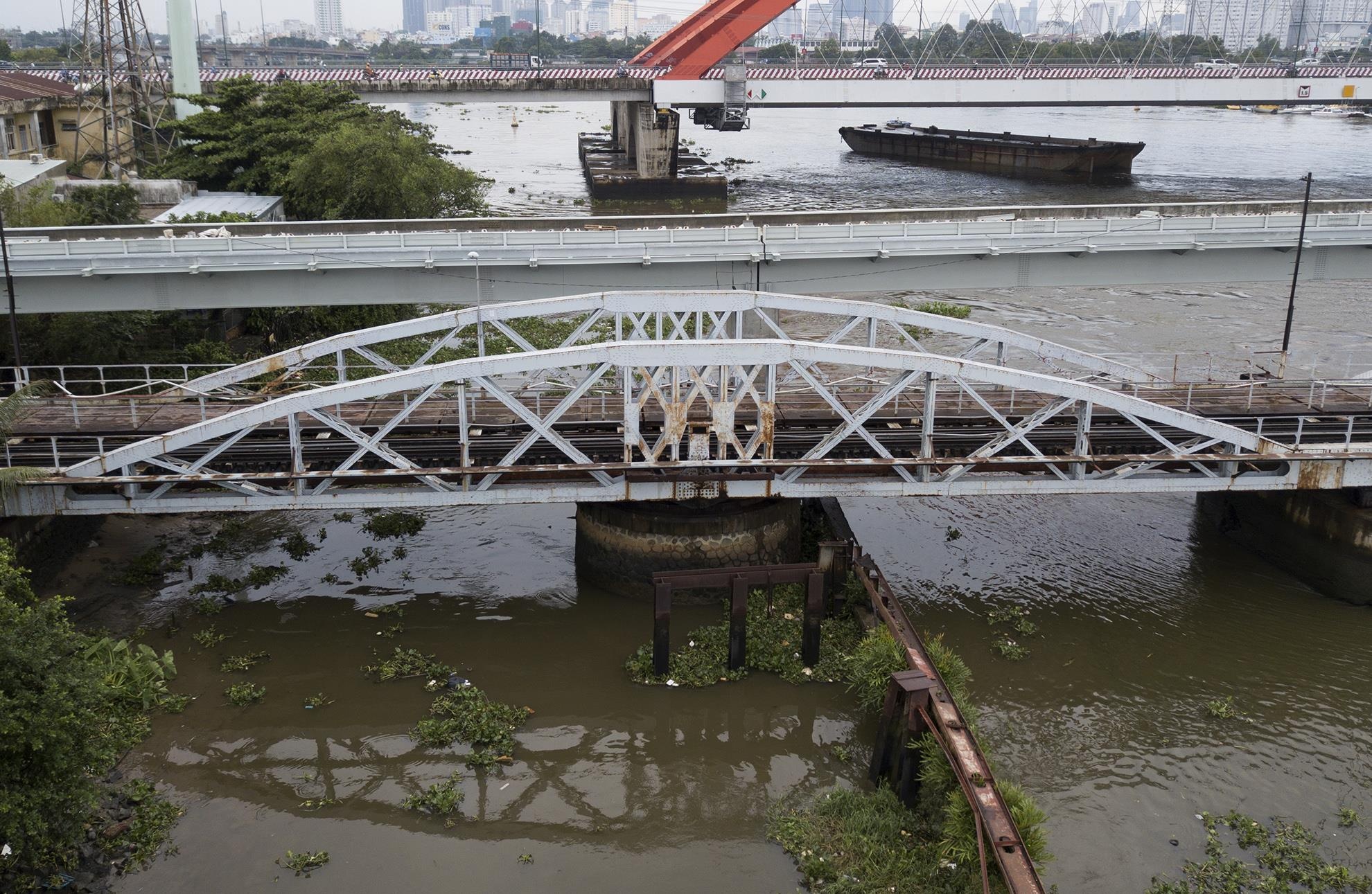 can canh cau sat 117 tuoi o Sai Gon anh 10