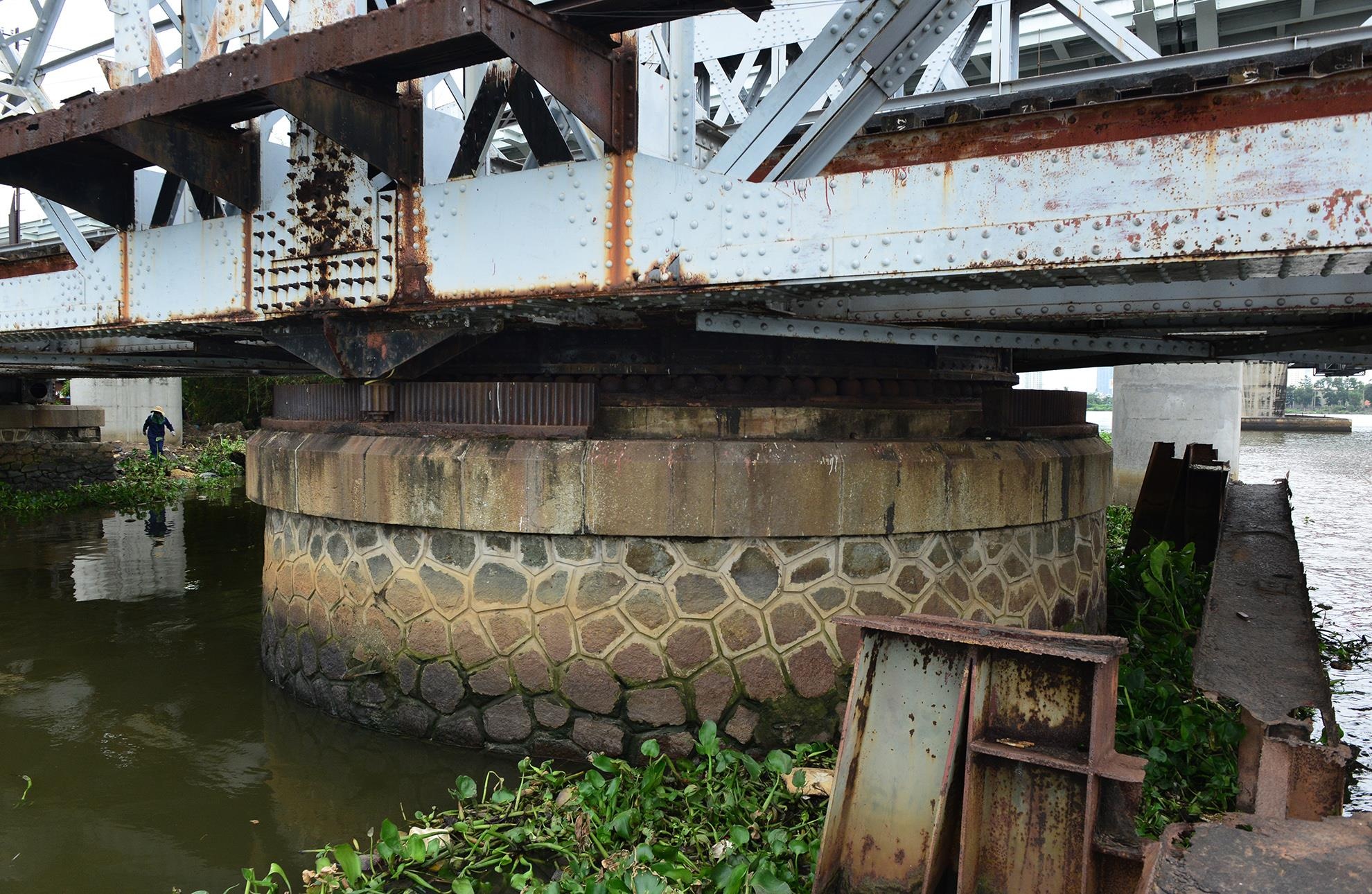 can canh cau sat 117 tuoi o Sai Gon anh 11