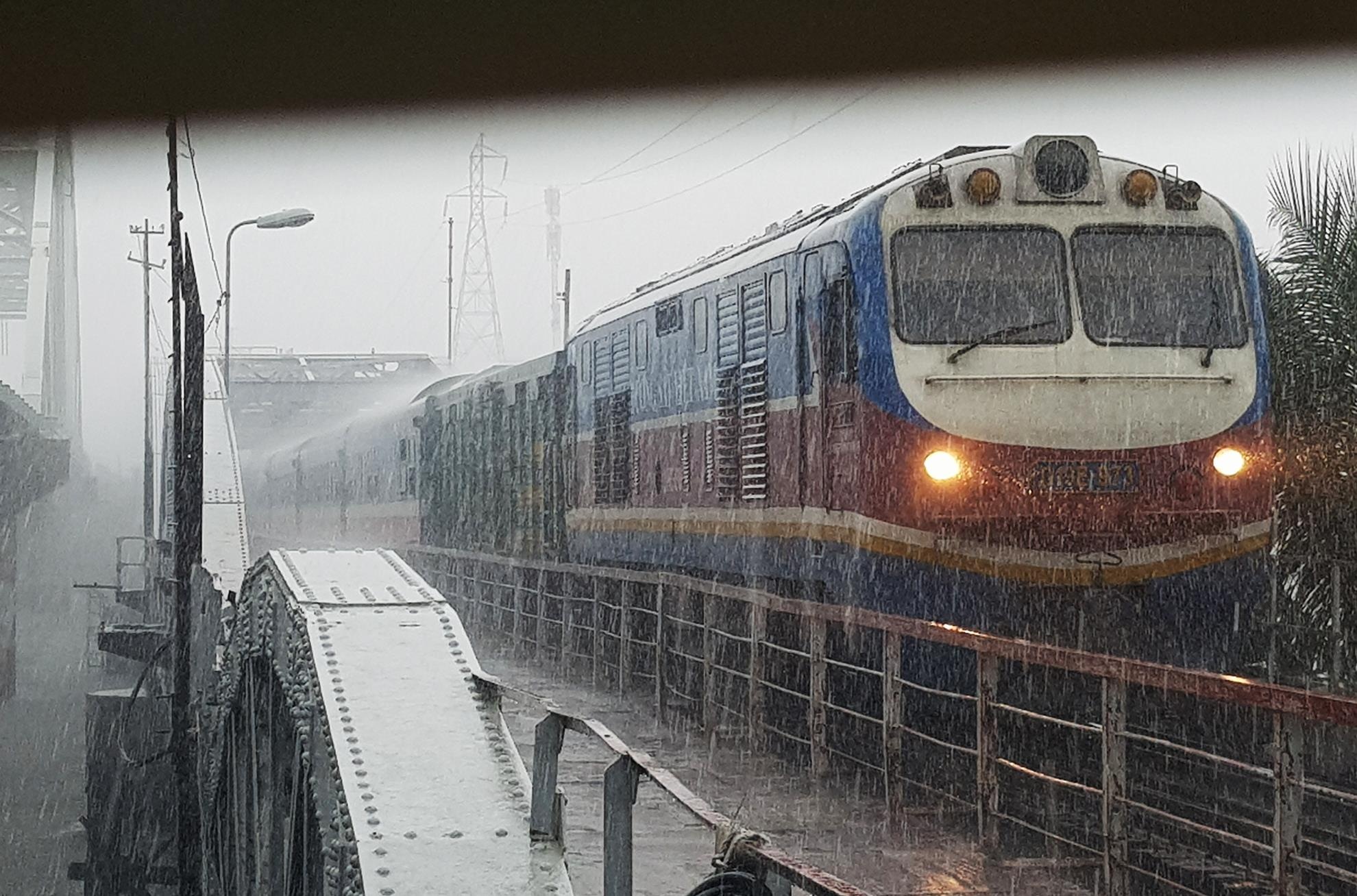 can canh cau sat 117 tuoi o Sai Gon anh 19