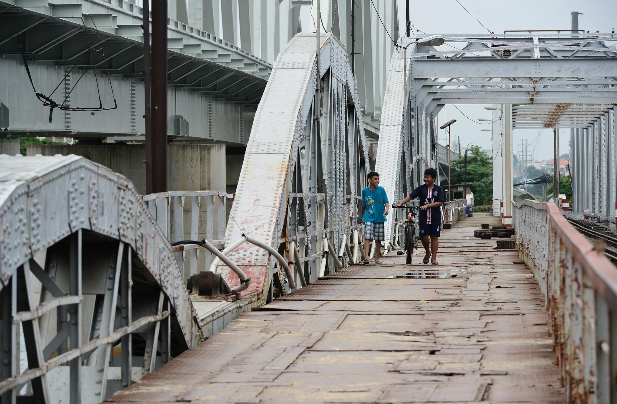 can canh cau sat 117 tuoi o Sai Gon anh 4