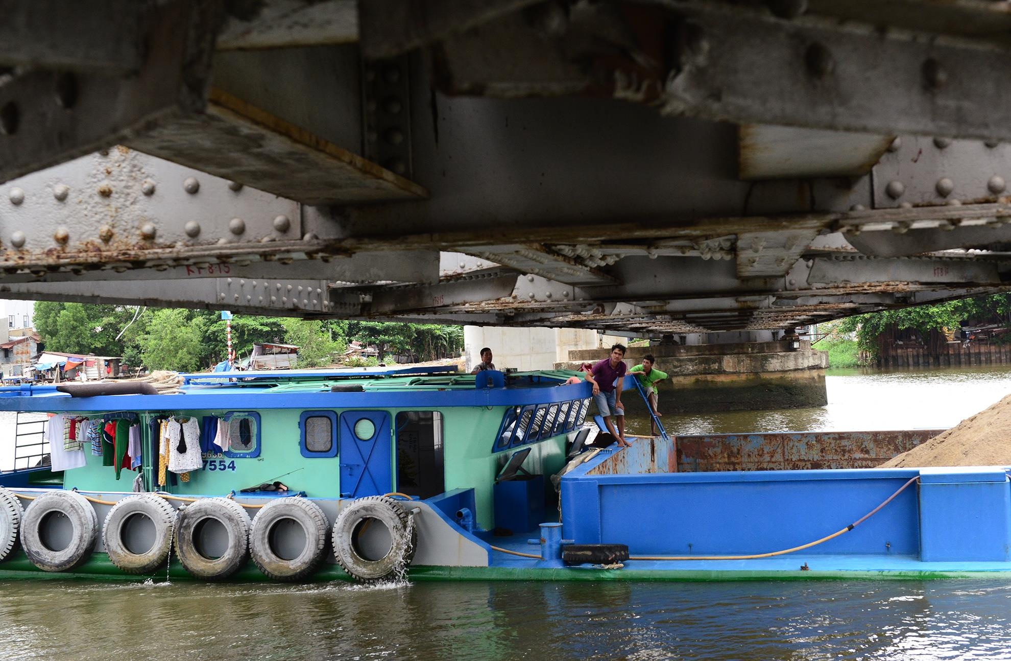 can canh cau sat 117 tuoi o Sai Gon anh 5