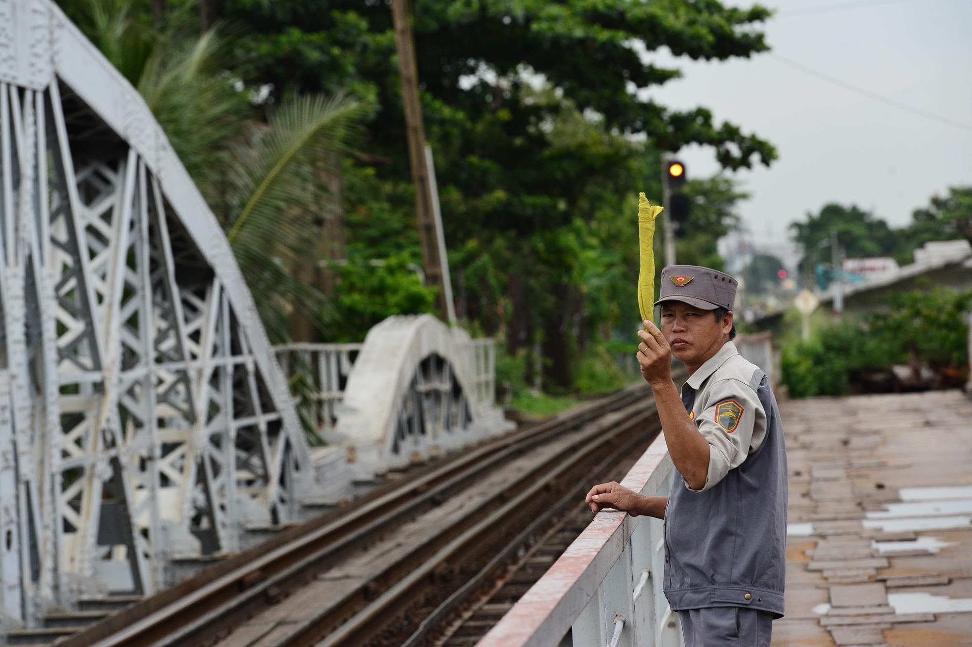 can canh cau sat 117 tuoi o Sai Gon anh 18