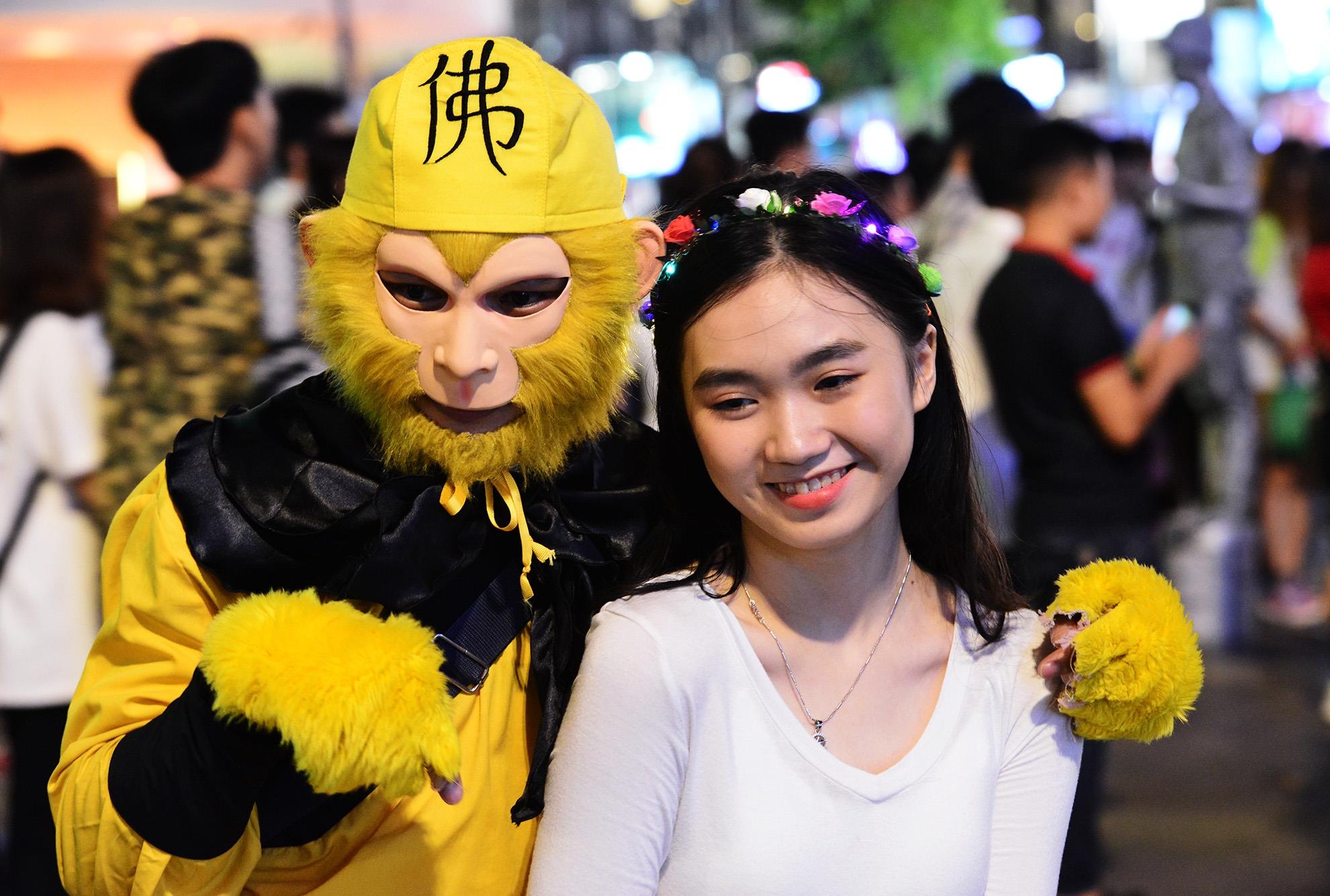 nguoi dan vui choi dip le o pho di bo Nguyen Hue anh 10