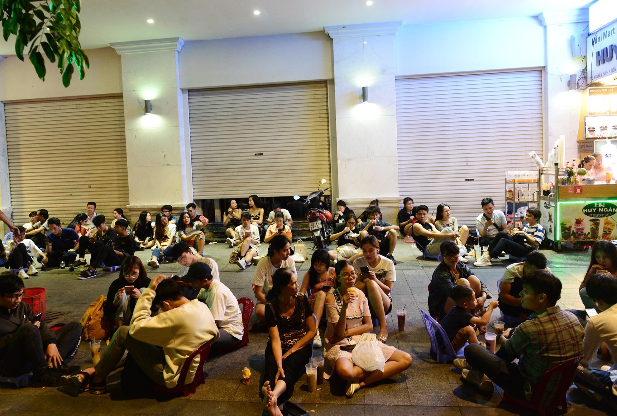 nguoi dan vui choi dip le o pho di bo Nguyen Hue anh 15