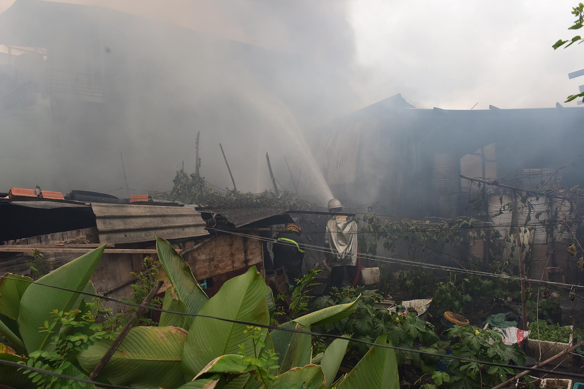 5 can nha bi thieu rui sau dam chay lon o Sai Gon anh 3