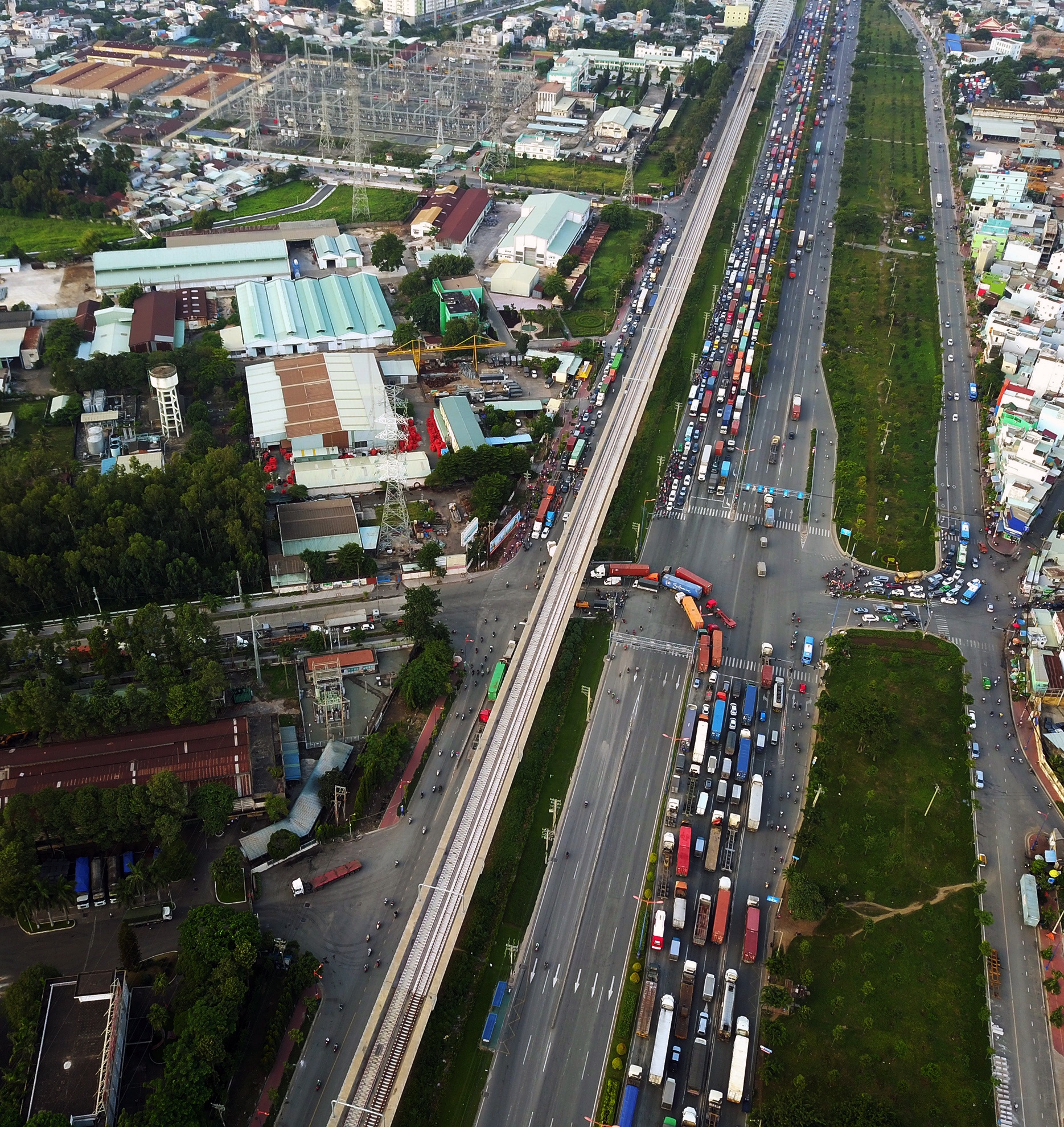 Ket xe container o phia dong Sai Gon anh 2