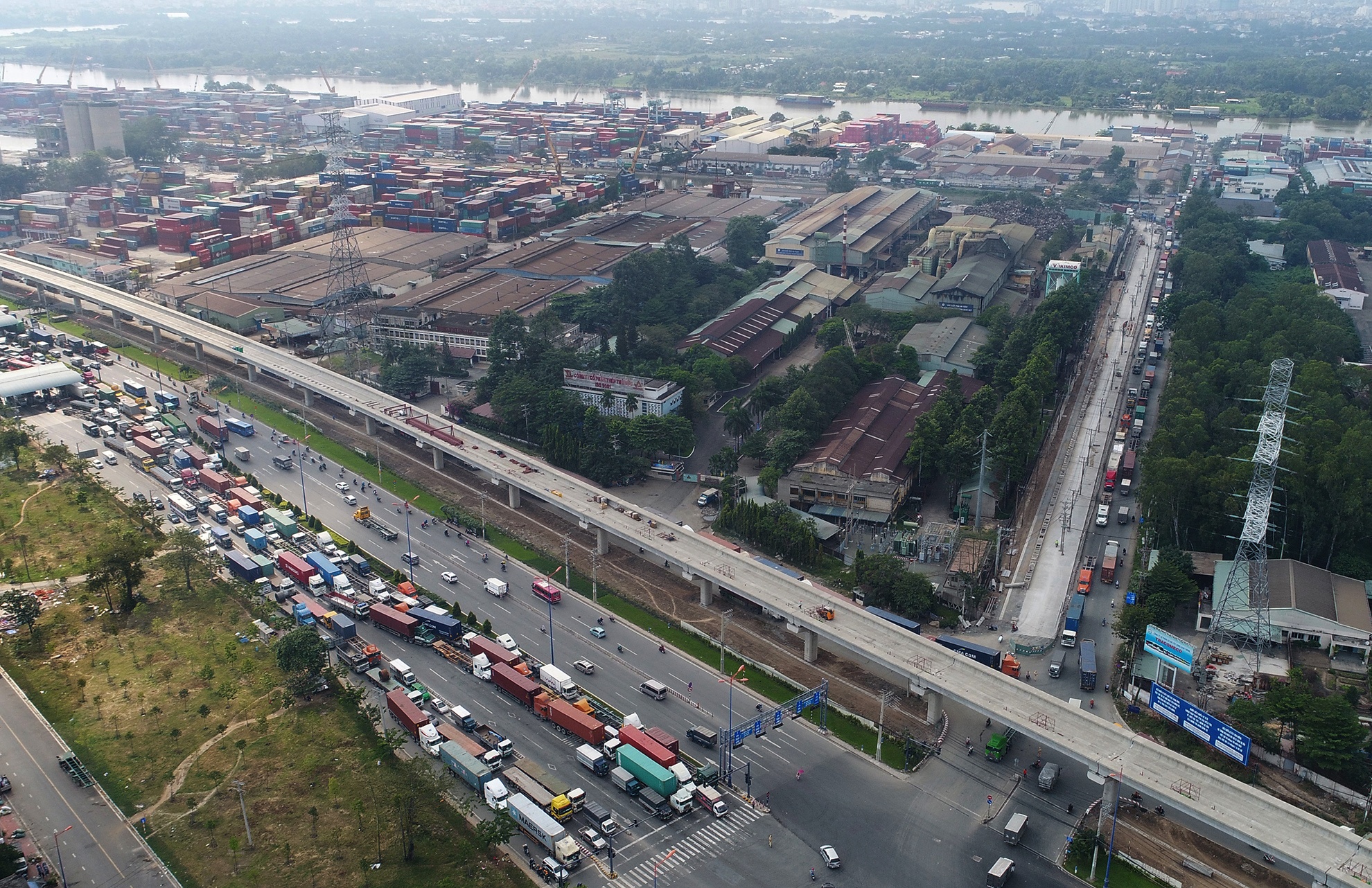 Ket xe container o phia dong Sai Gon anh 4