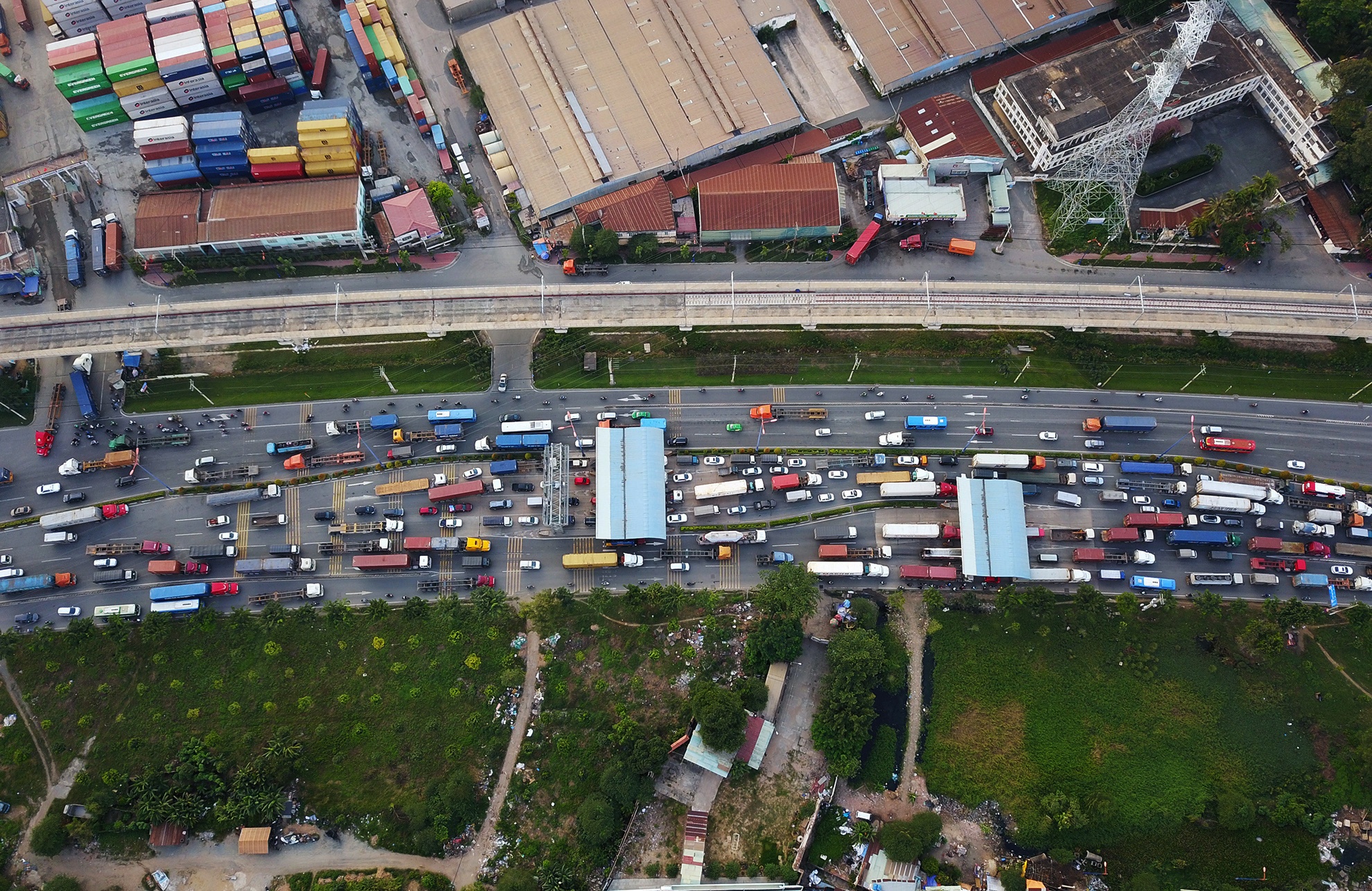 Ket xe container o phia dong Sai Gon anh 5