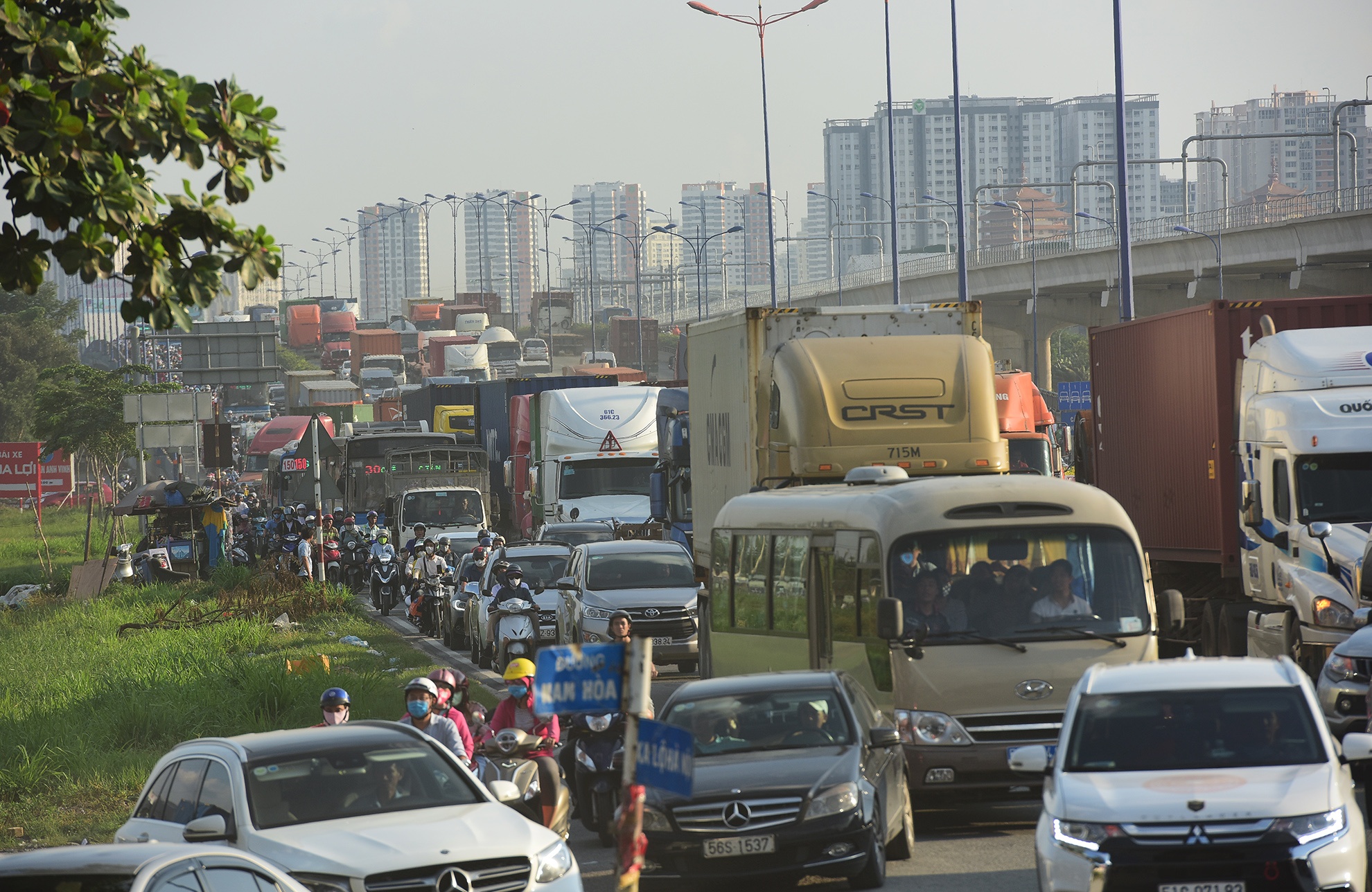 Ket xe container o phia dong Sai Gon anh 6