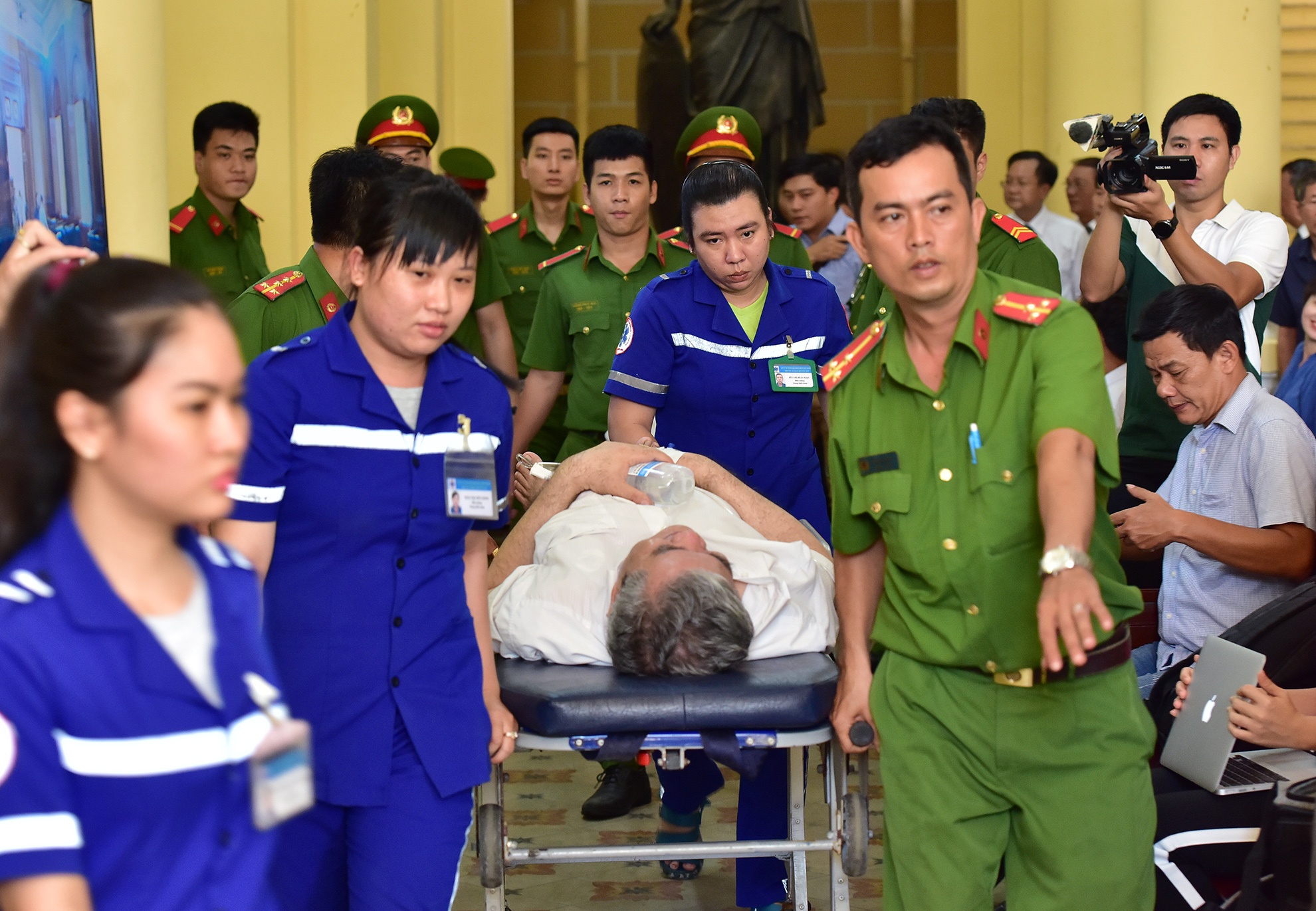 cap cuu mot bi cao tai toa VN Pharma anh 3