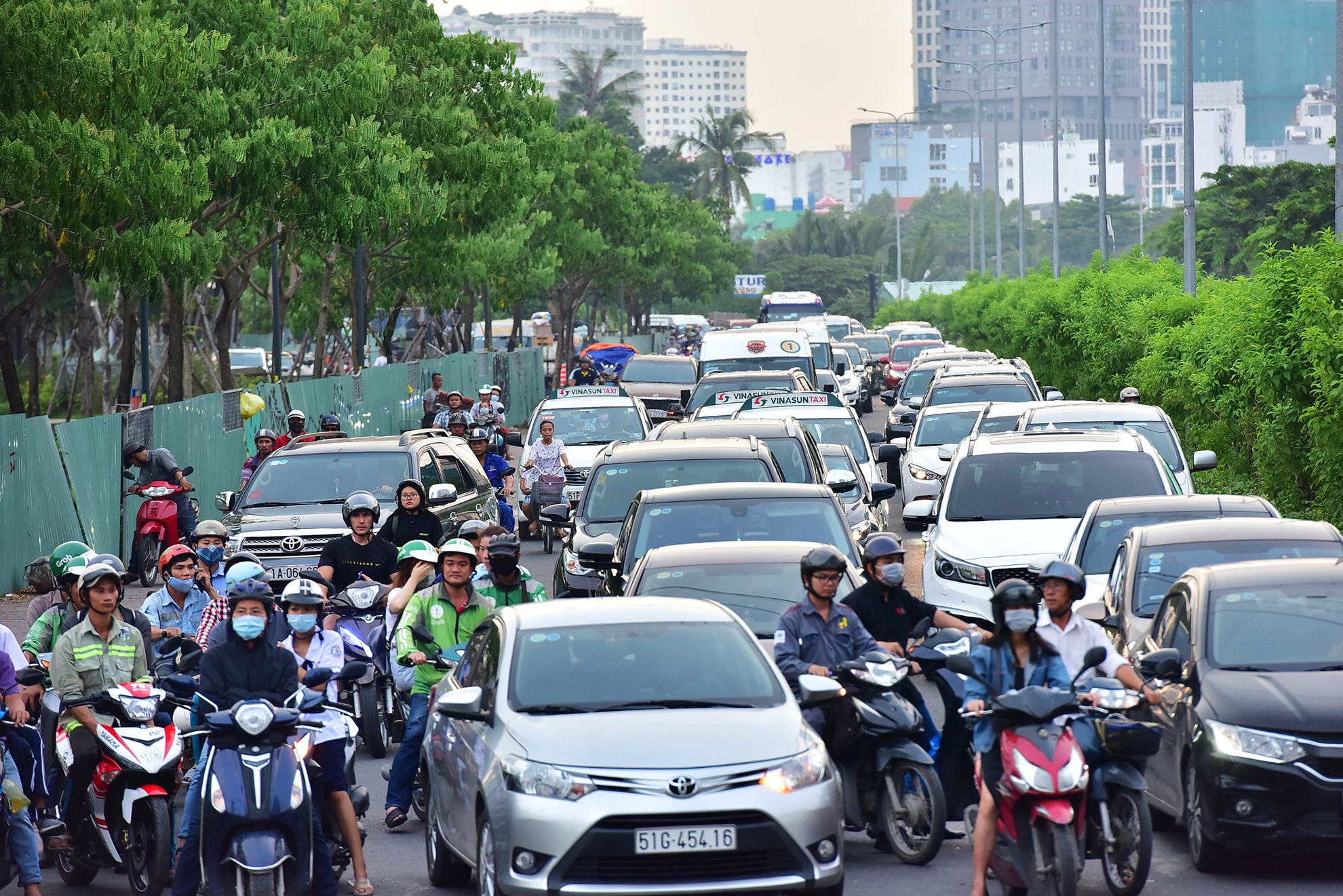 ngap nuoc ket xe trien mien o khu nha giau Sai Gon anh 11