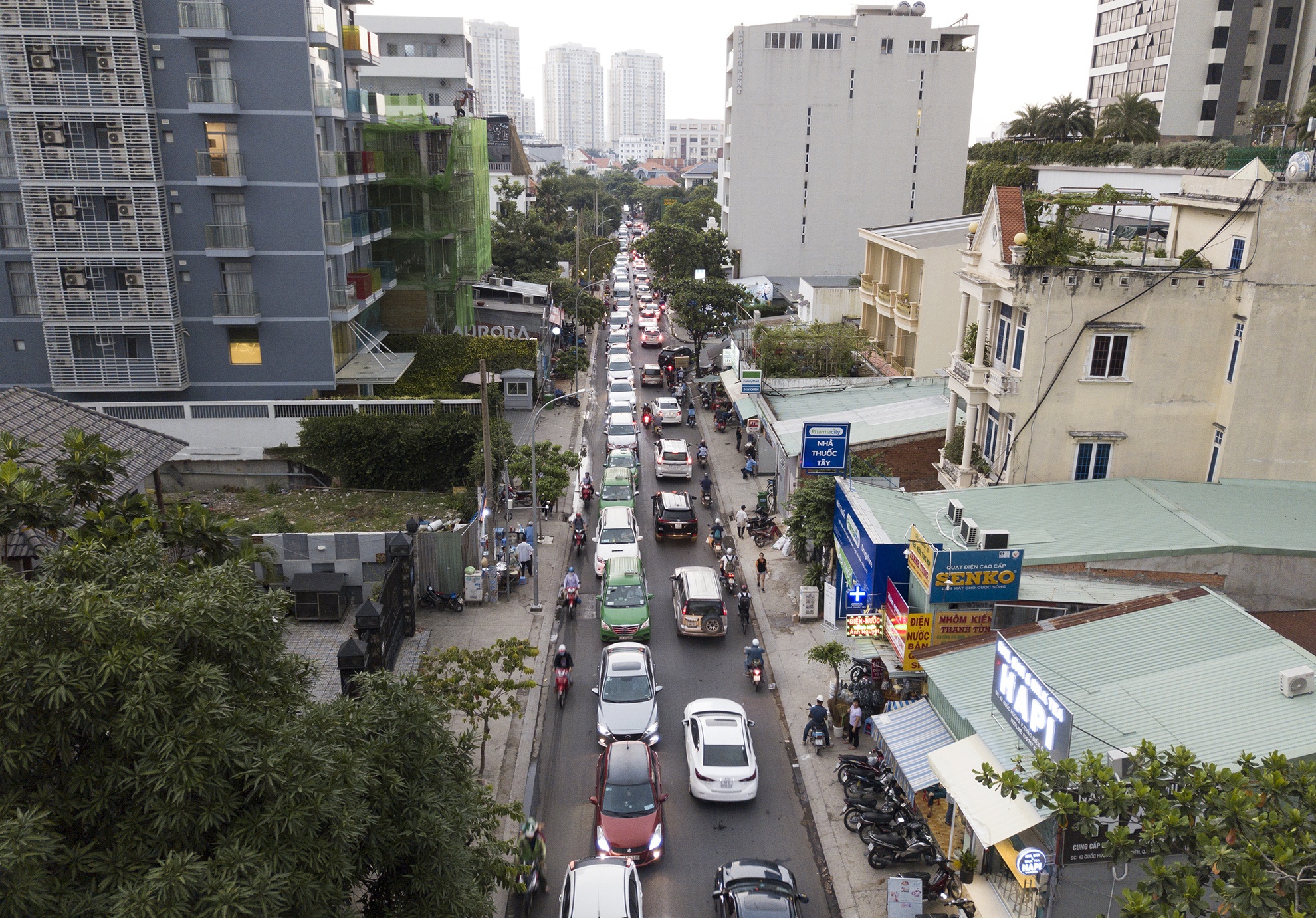 ngap nuoc ket xe trien mien o khu nha giau Sai Gon anh 8