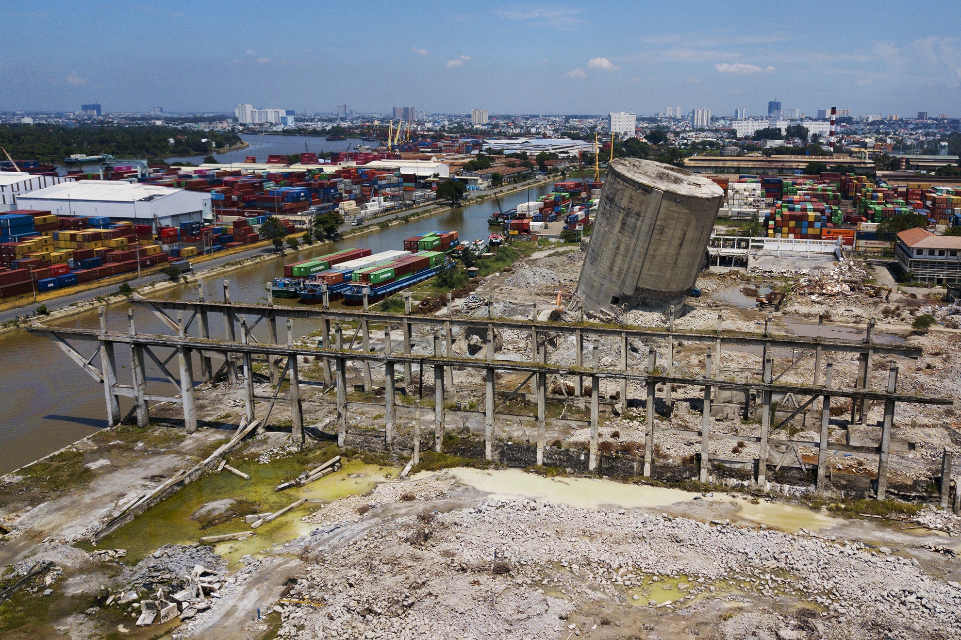 thao do nha may xi mang gay o nhiem o TP.HCM anh 5