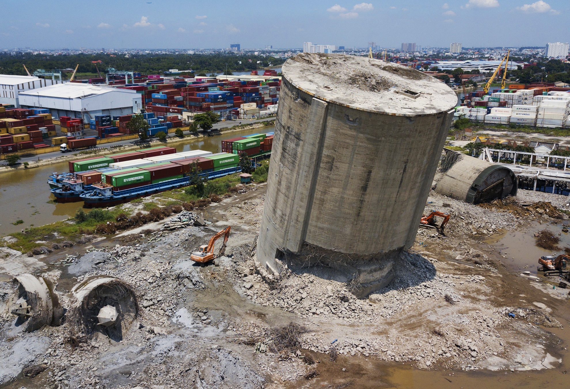 thao do nha may xi mang gay o nhiem o TP.HCM anh 6