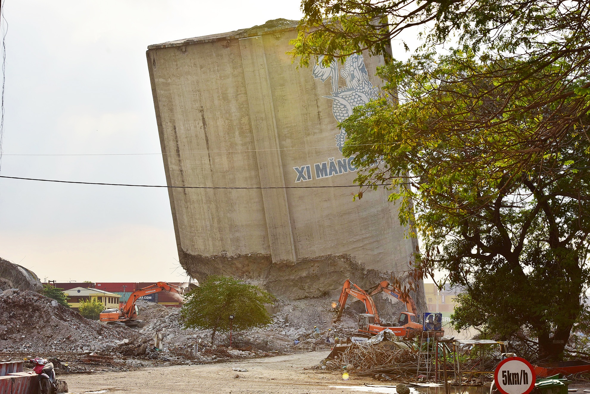 thao do nha may xi mang gay o nhiem o TP.HCM anh 7