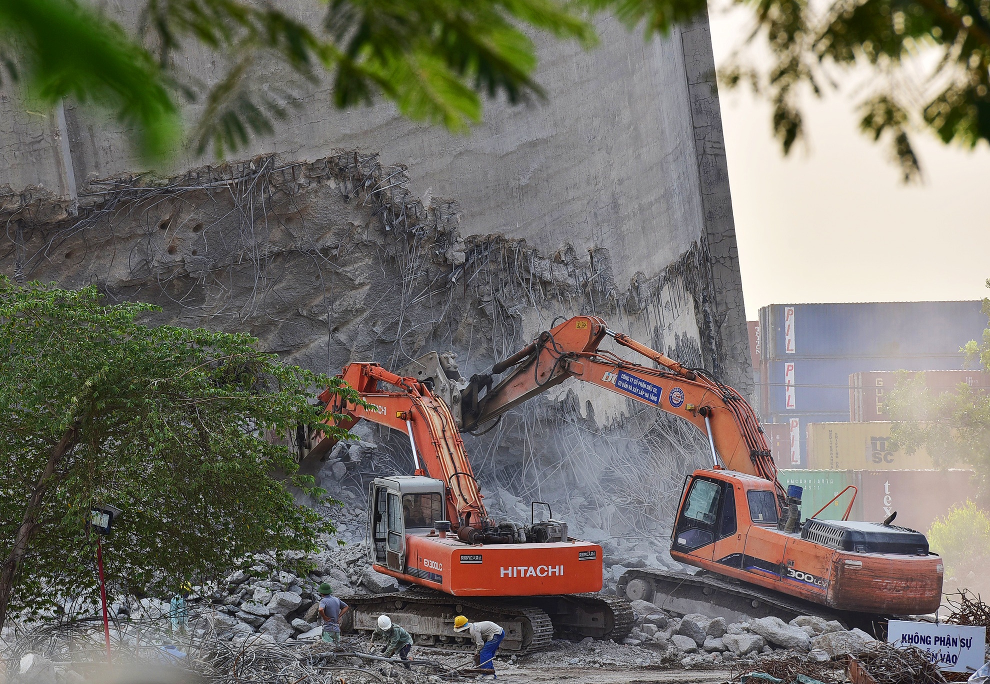 thao do nha may xi mang gay o nhiem o TP.HCM anh 8