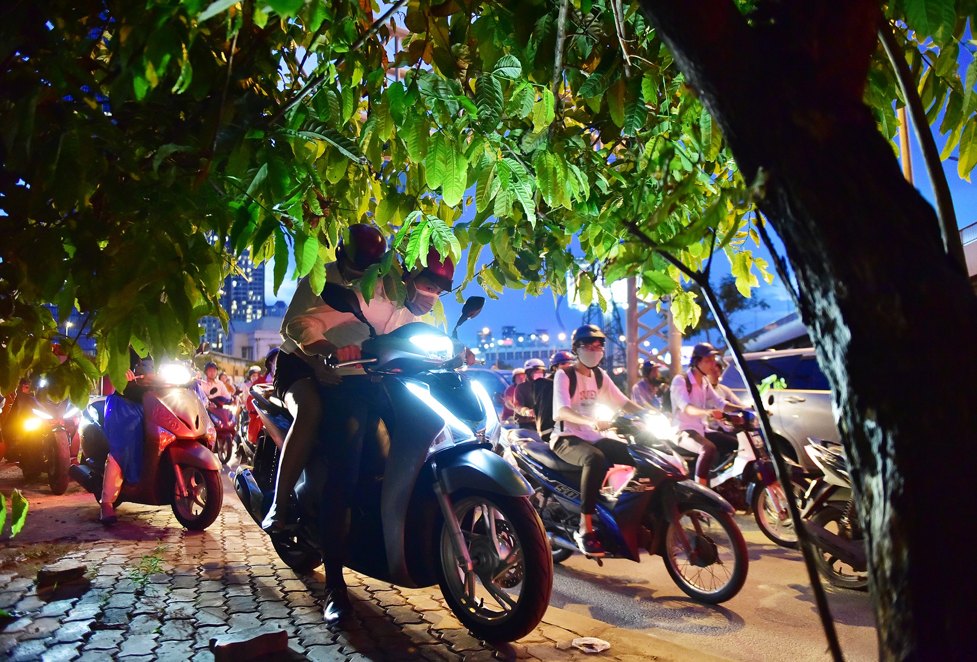 xe co ket cung tren duong Nguyen Huu Canh anh 9