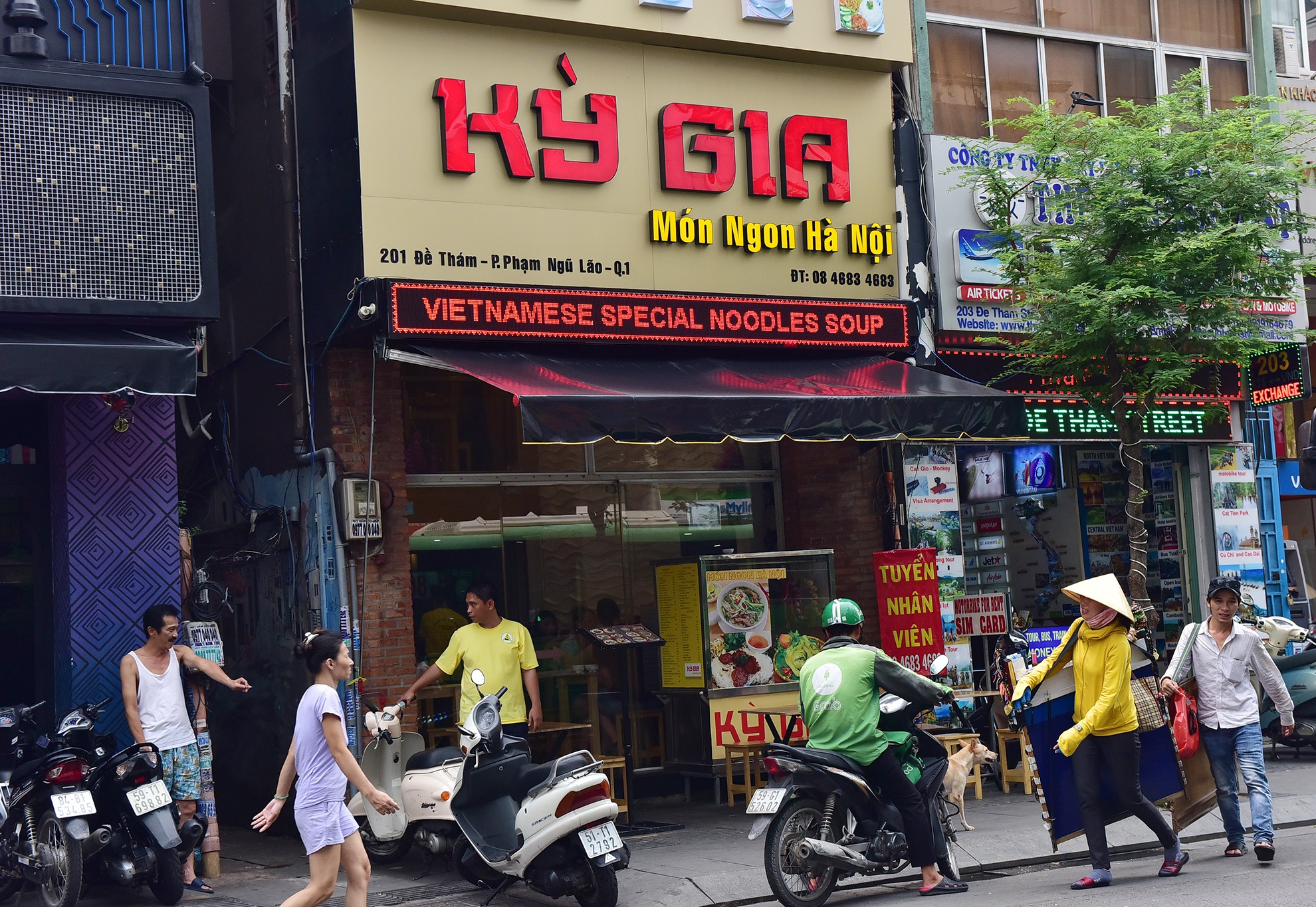 Hang loat chi nhanh Mon Hue dong cua o Sai Gon anh 10