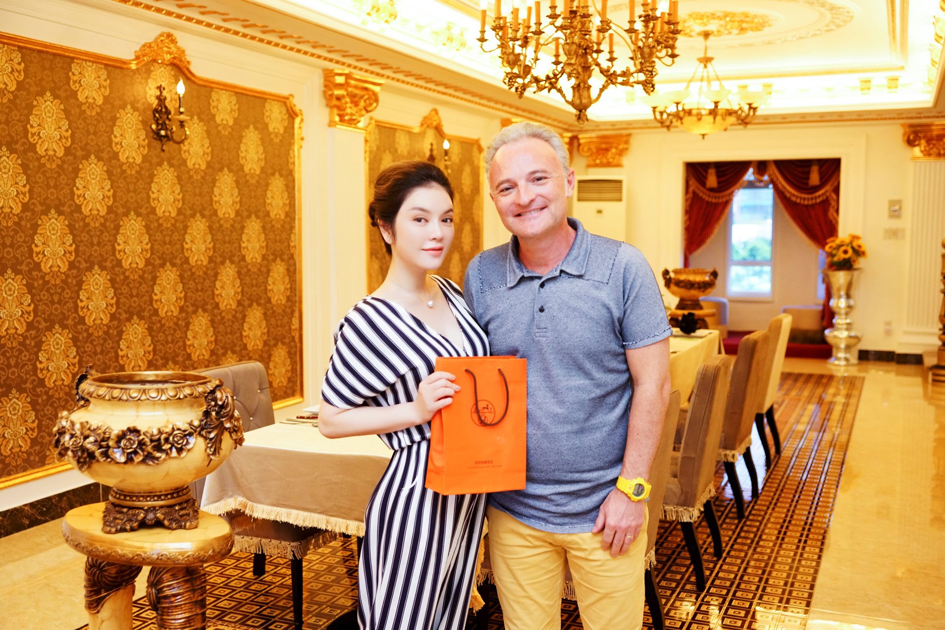 Biet thu trang le cua Ly Nha Ky ben song Sai Gon anh 6