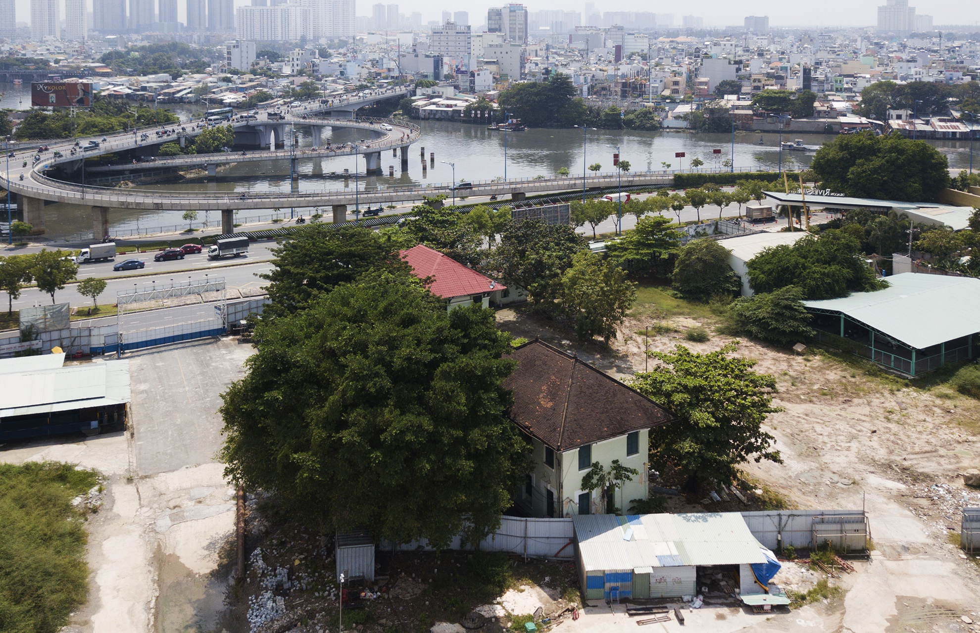 du an 5 sao lien tuc bi UBND TP.HCM cuong che anh 11