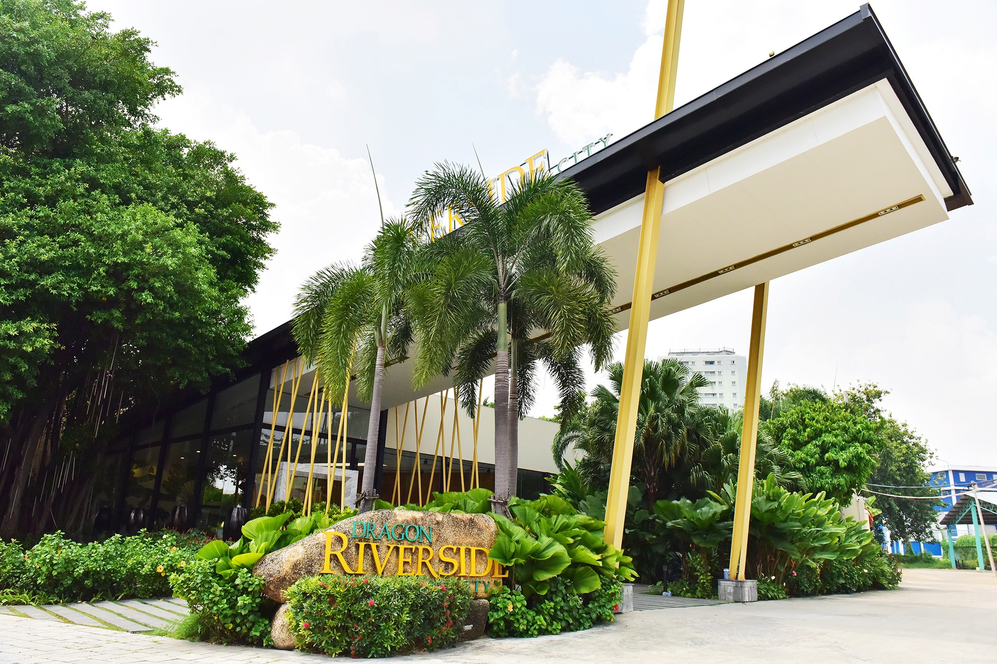 du an 5 sao lien tuc bi UBND TP.HCM cuong che anh 13