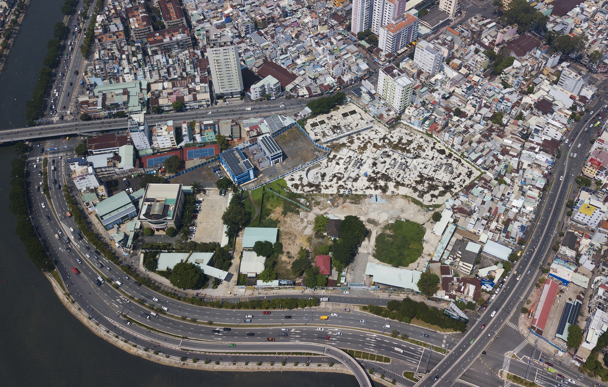 du an 5 sao lien tuc bi UBND TP.HCM cuong che anh 1