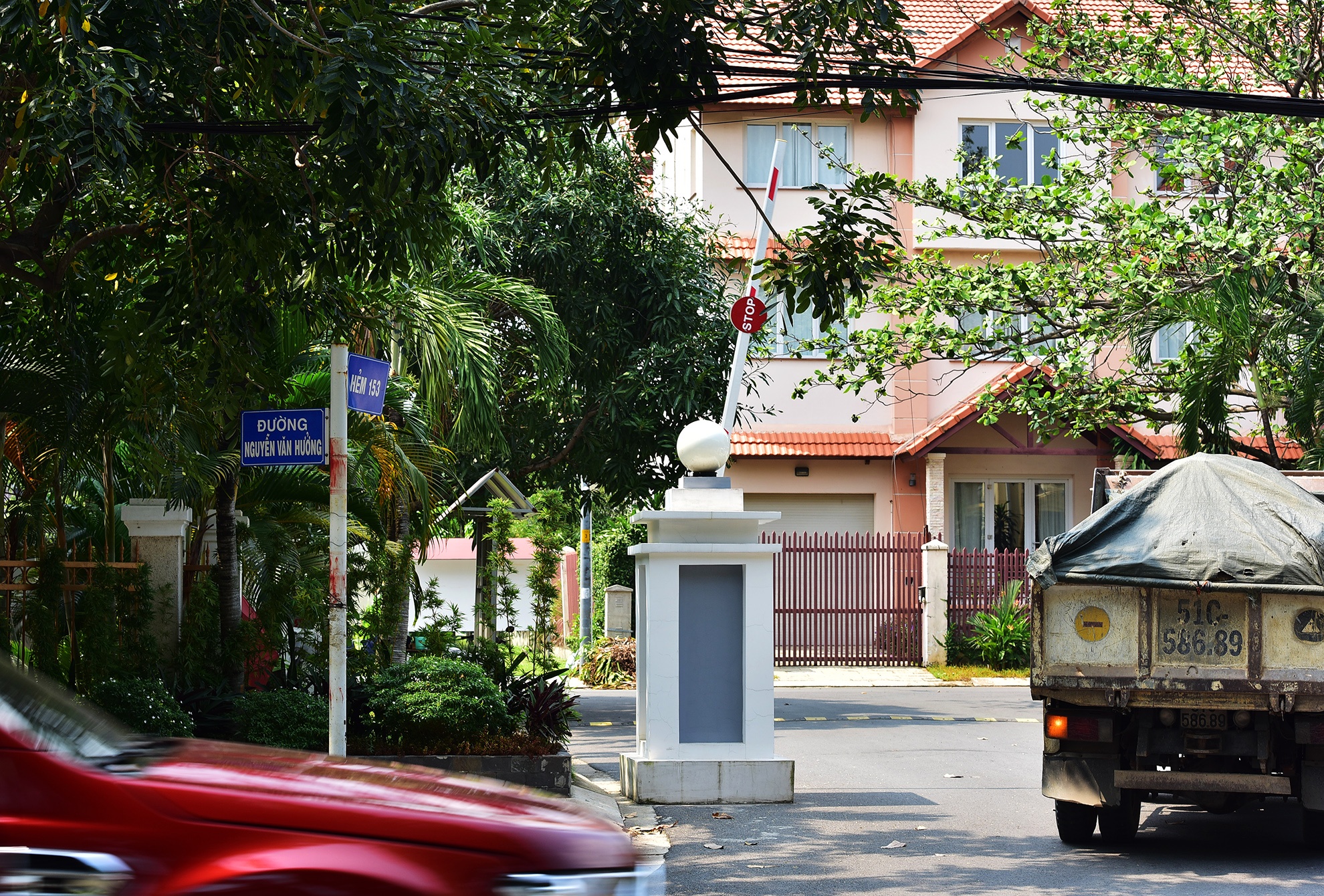 Biet thu bit kin bo song khu nha giau Thao Dien anh 10