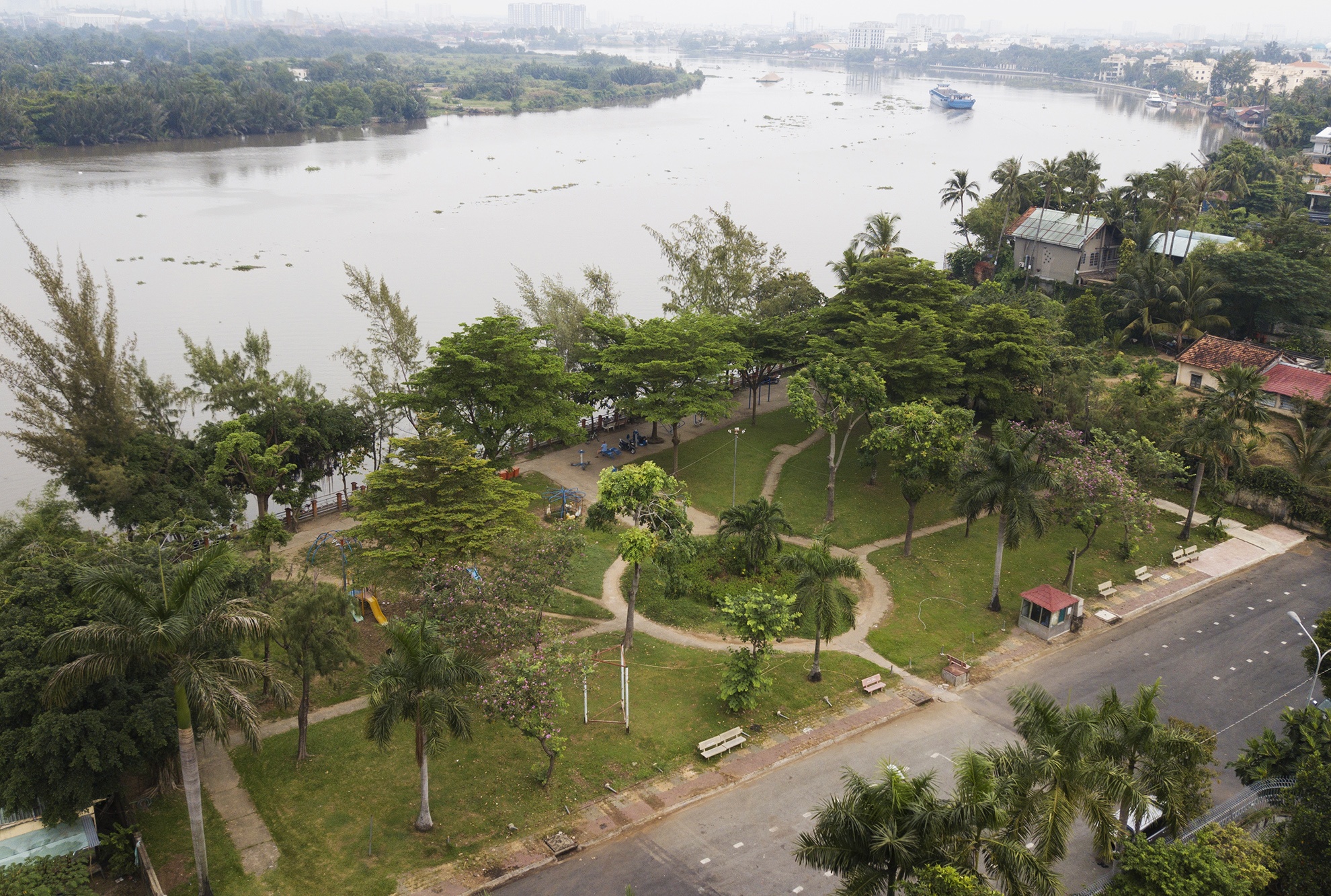 Biet thu bit kin bo song khu nha giau Thao Dien anh 19