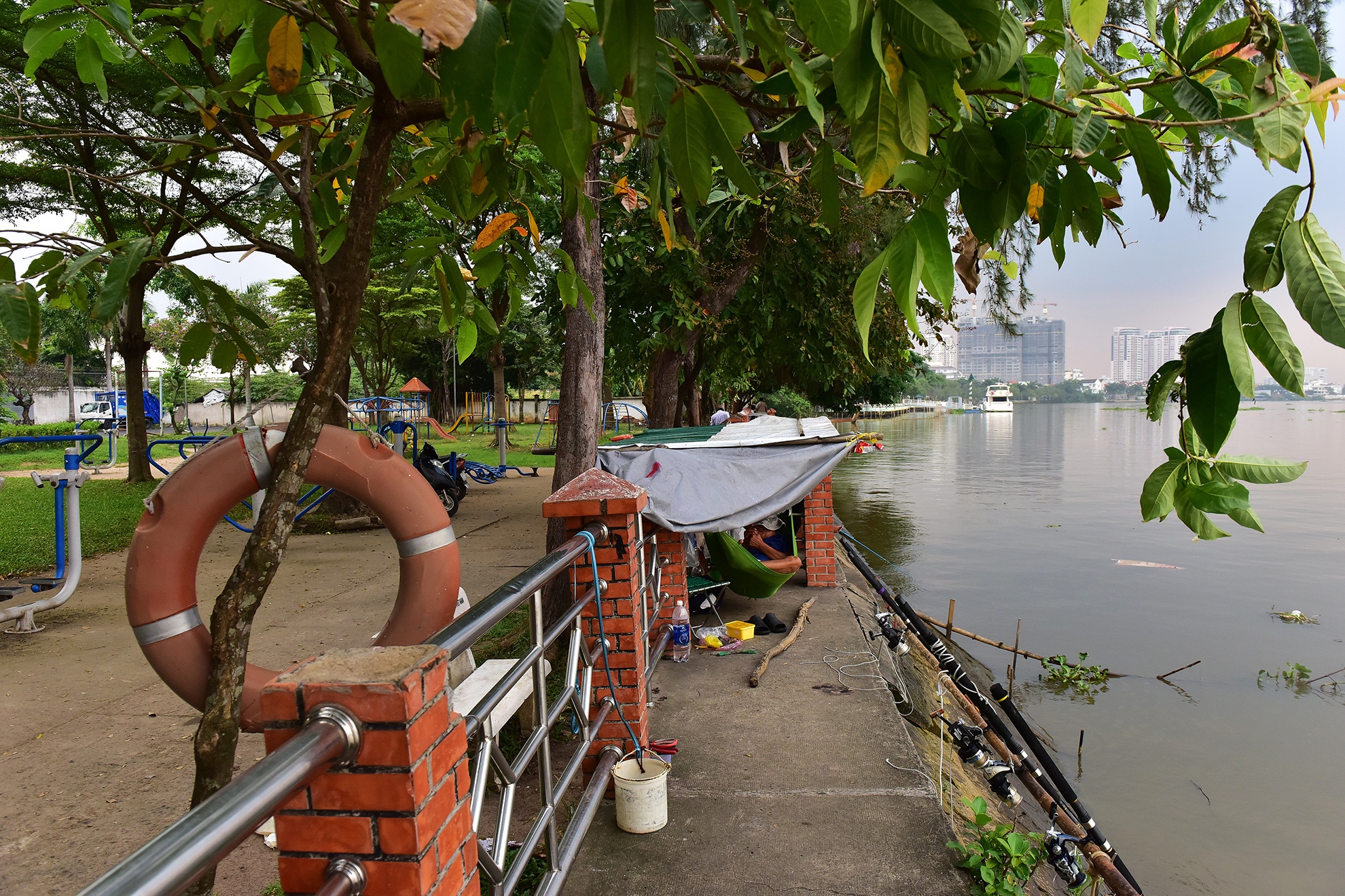 Biet thu bit kin bo song khu nha giau Thao Dien anh 20